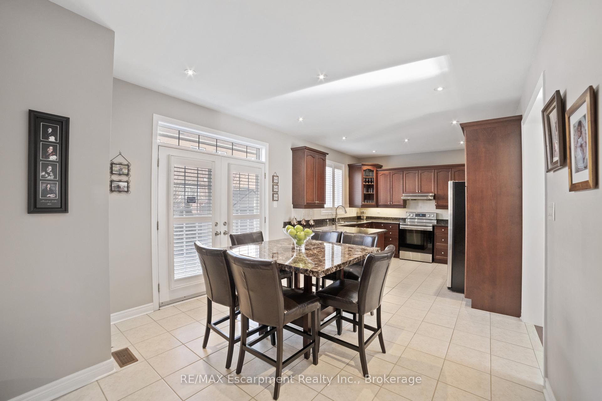 Photo 13 of 18 Cooperage Street, Brampton, Bram West — HOMEH