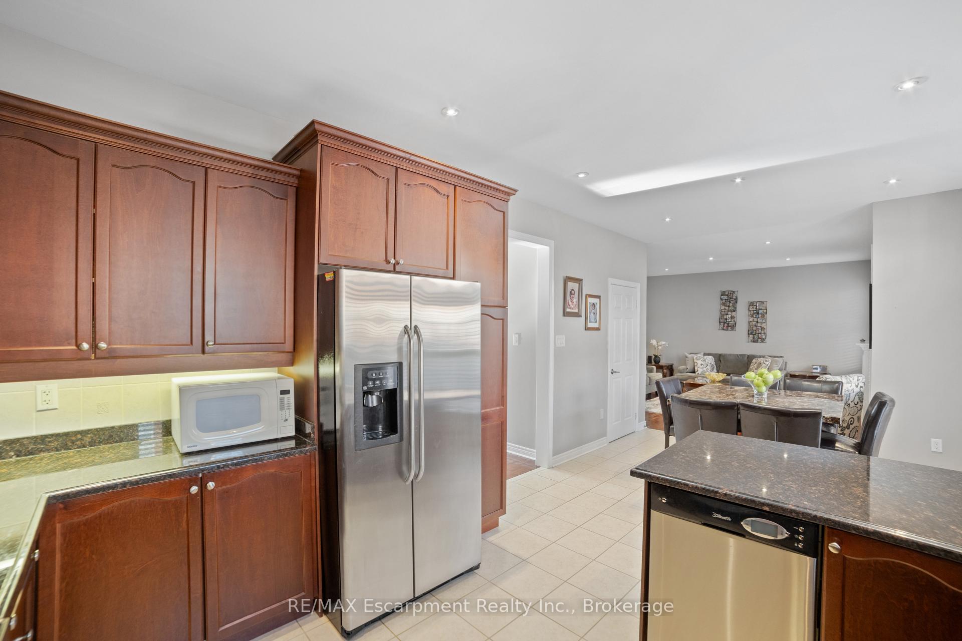 Photo 16 of 18 Cooperage Street, Brampton, Bram West — HOMEH