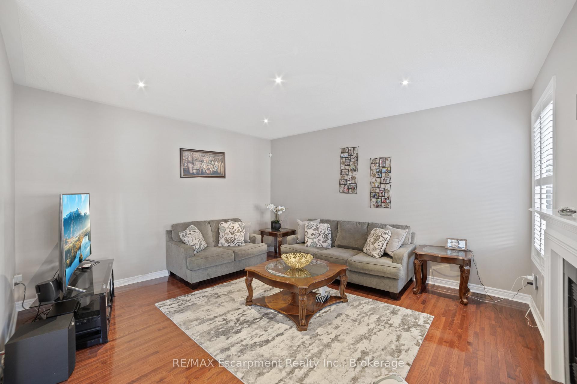 Photo 17 of 18 Cooperage Street, Brampton, Bram West — HOMEH
