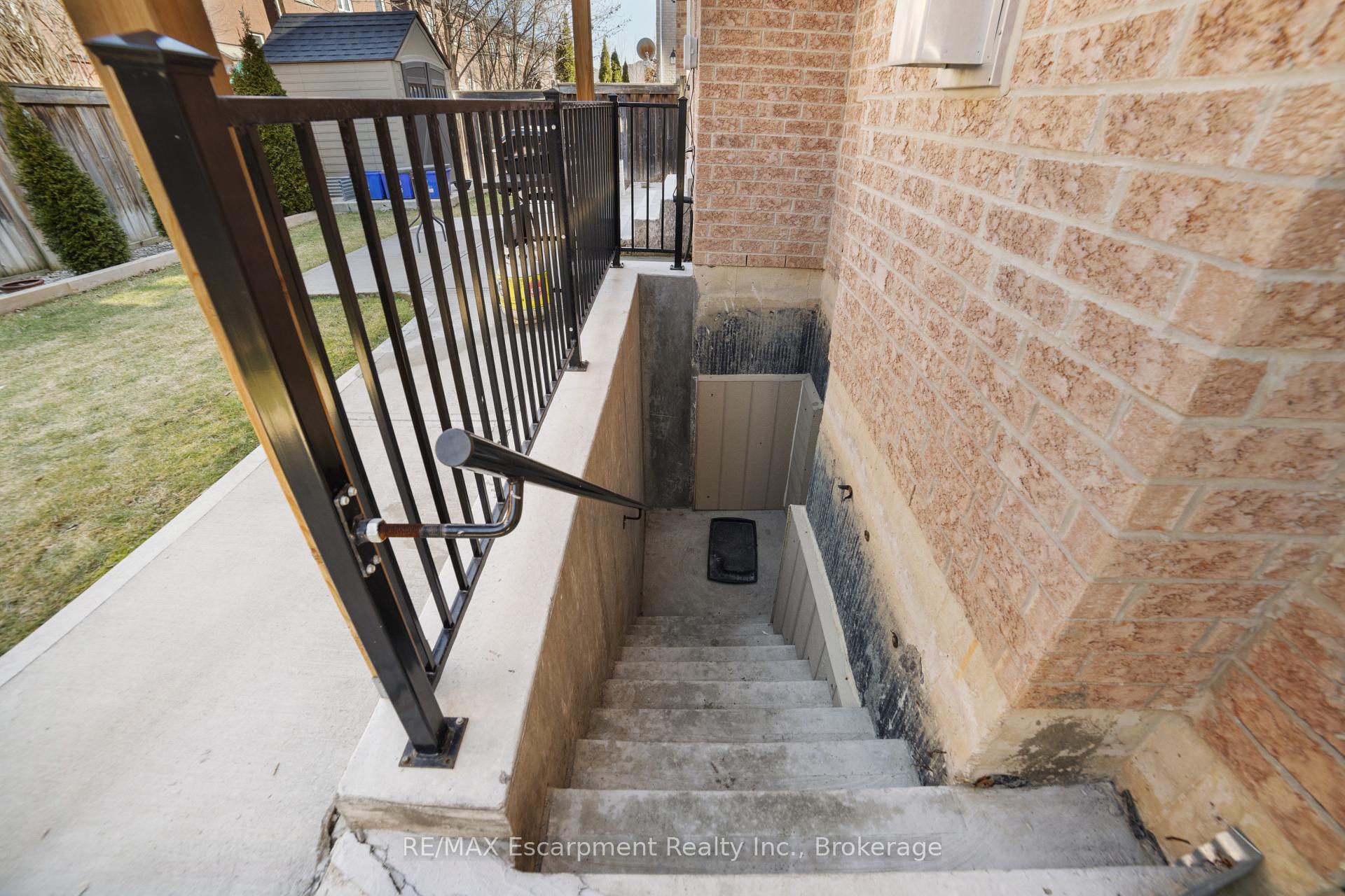 Photo 37 of 18 Cooperage Street, Brampton, Bram West — HOMEH