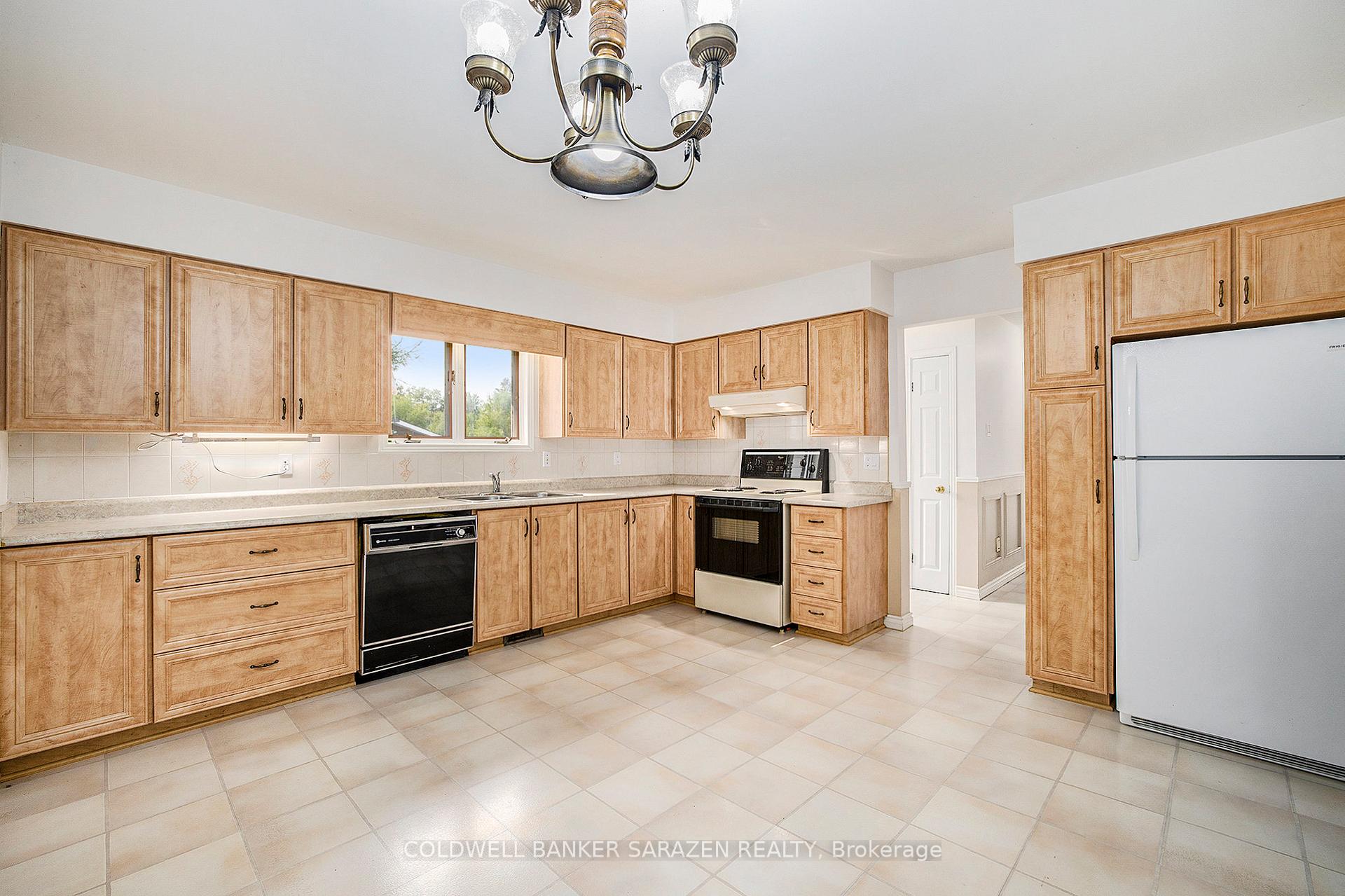 Photo 12 of 40 Beverly Street, Ottawa, Stittsville (Central) — HOMEH