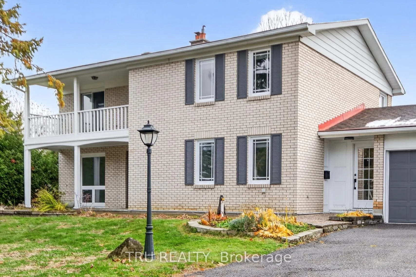Photo 2 of 12 Apache Crescent, Ottawa, City View/Skyline/Fisher Heights/Parkwood Hills — HOMEH