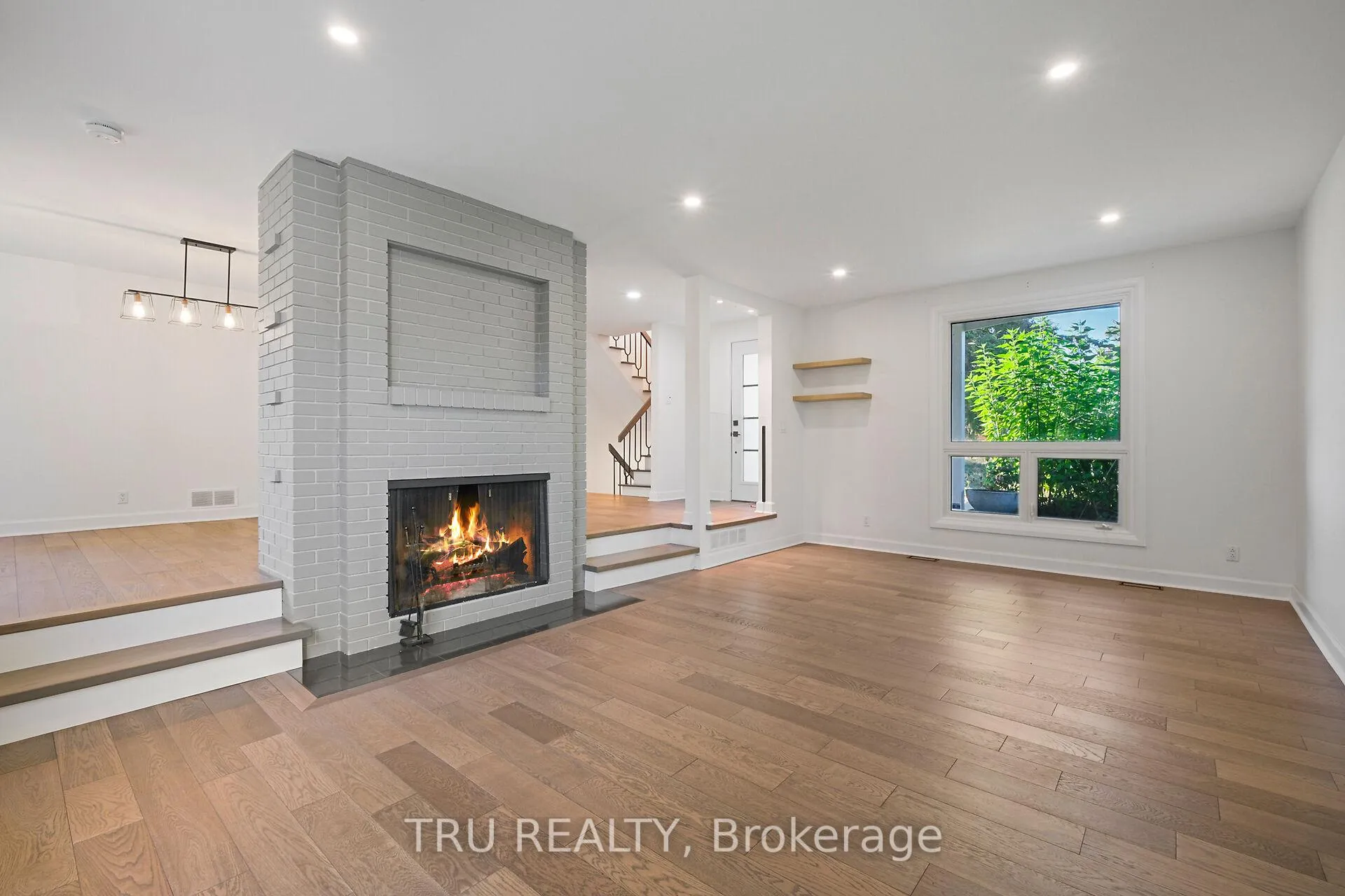 Photo 12 of 12 Apache Crescent, Ottawa, City View/Skyline/Fisher Heights/Parkwood Hills — HOMEH