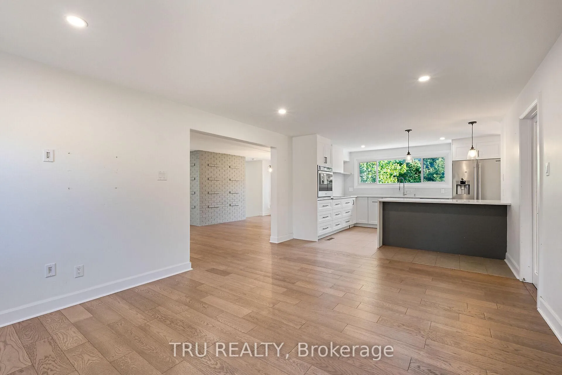 Photo 13 of 12 Apache Crescent, Ottawa, City View/Skyline/Fisher Heights/Parkwood Hills — HOMEH