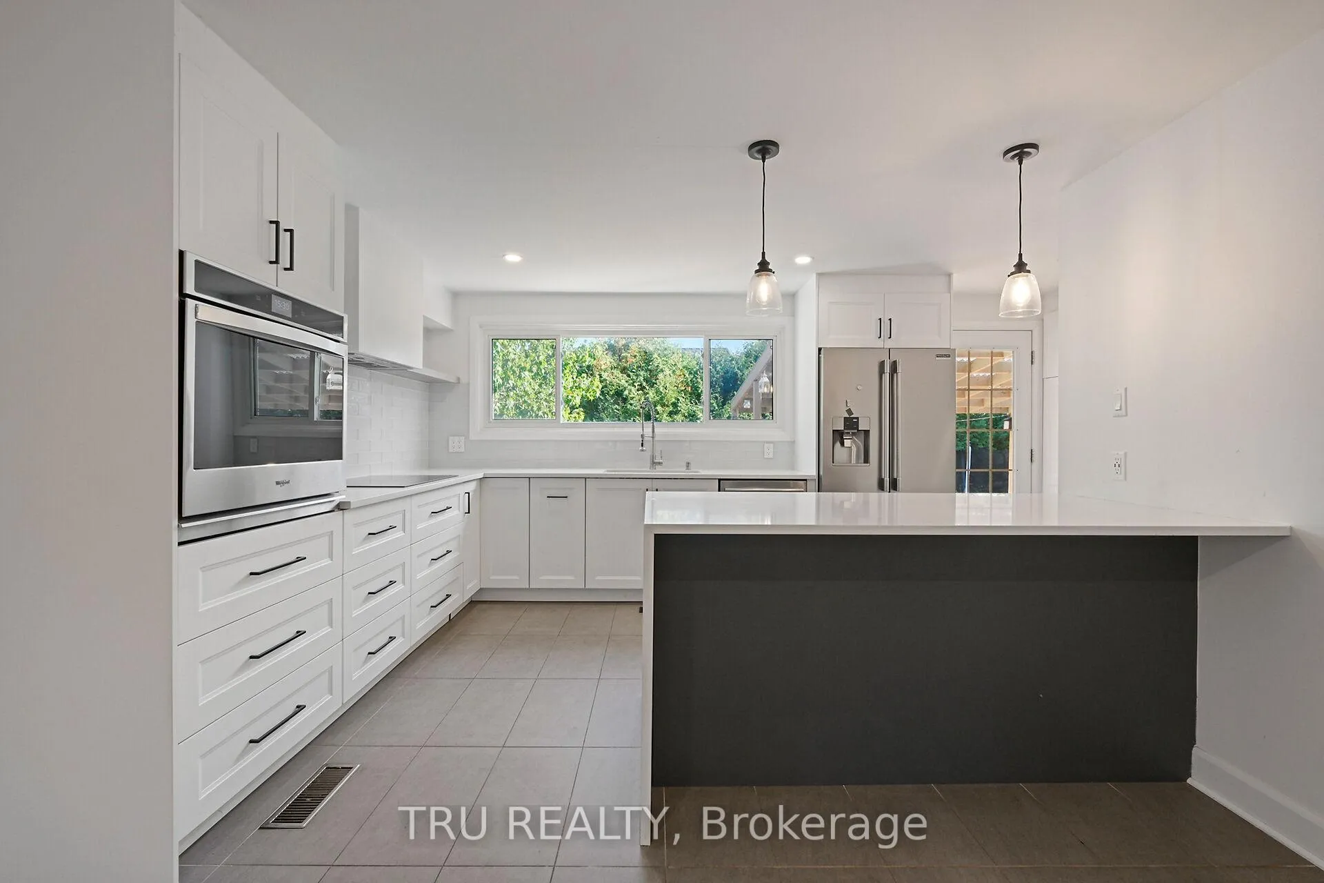 Photo 14 of 12 Apache Crescent, Ottawa, City View/Skyline/Fisher Heights/Parkwood Hills — HOMEH