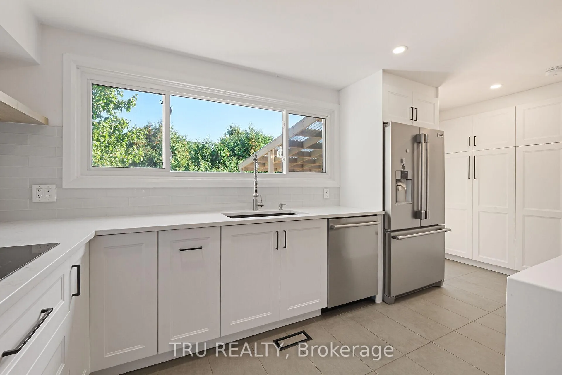Photo 17 of 12 Apache Crescent, Ottawa, City View/Skyline/Fisher Heights/Parkwood Hills — HOMEH