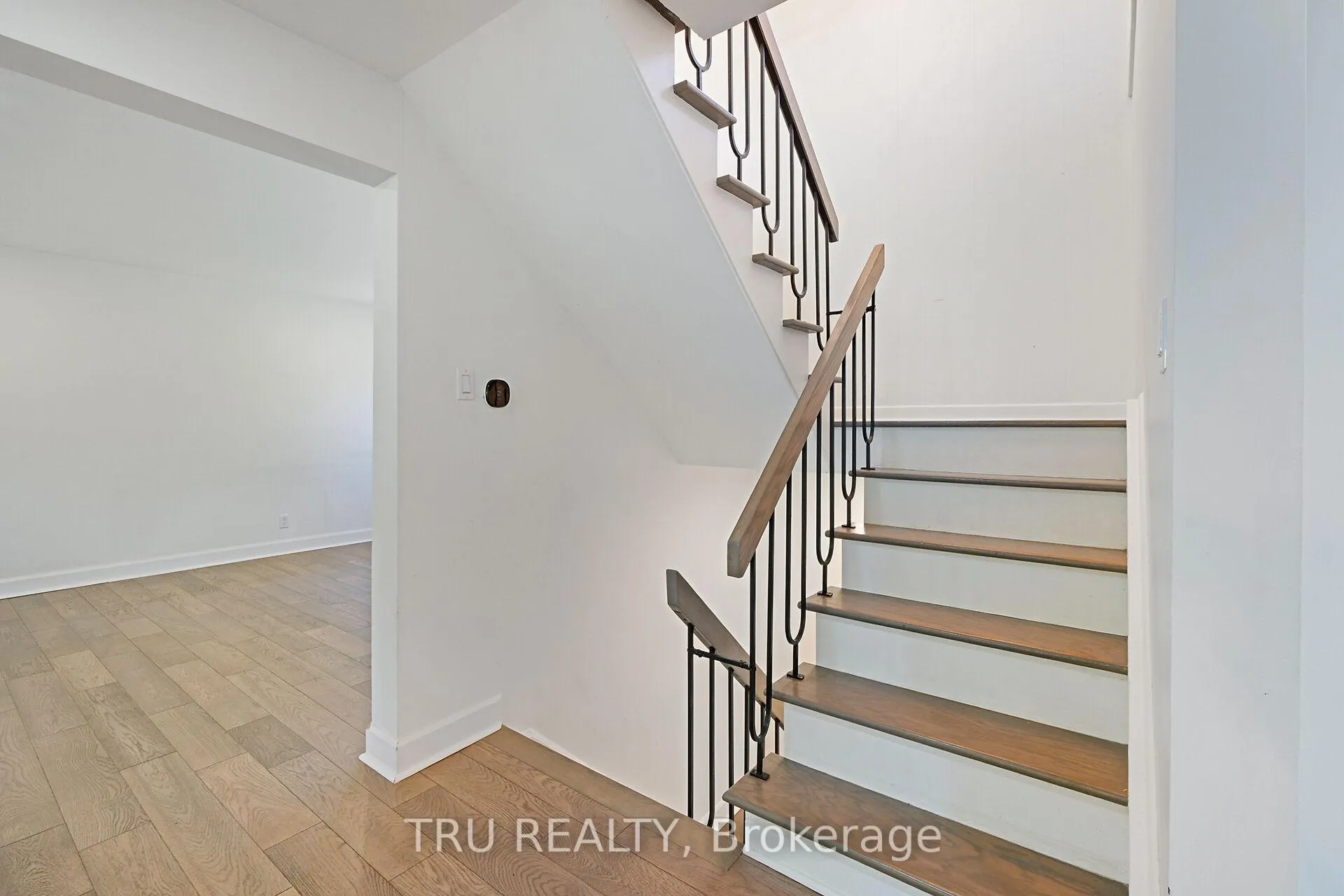 Photo 25 of 12 Apache Crescent, Ottawa, City View/Skyline/Fisher Heights/Parkwood Hills — HOMEH