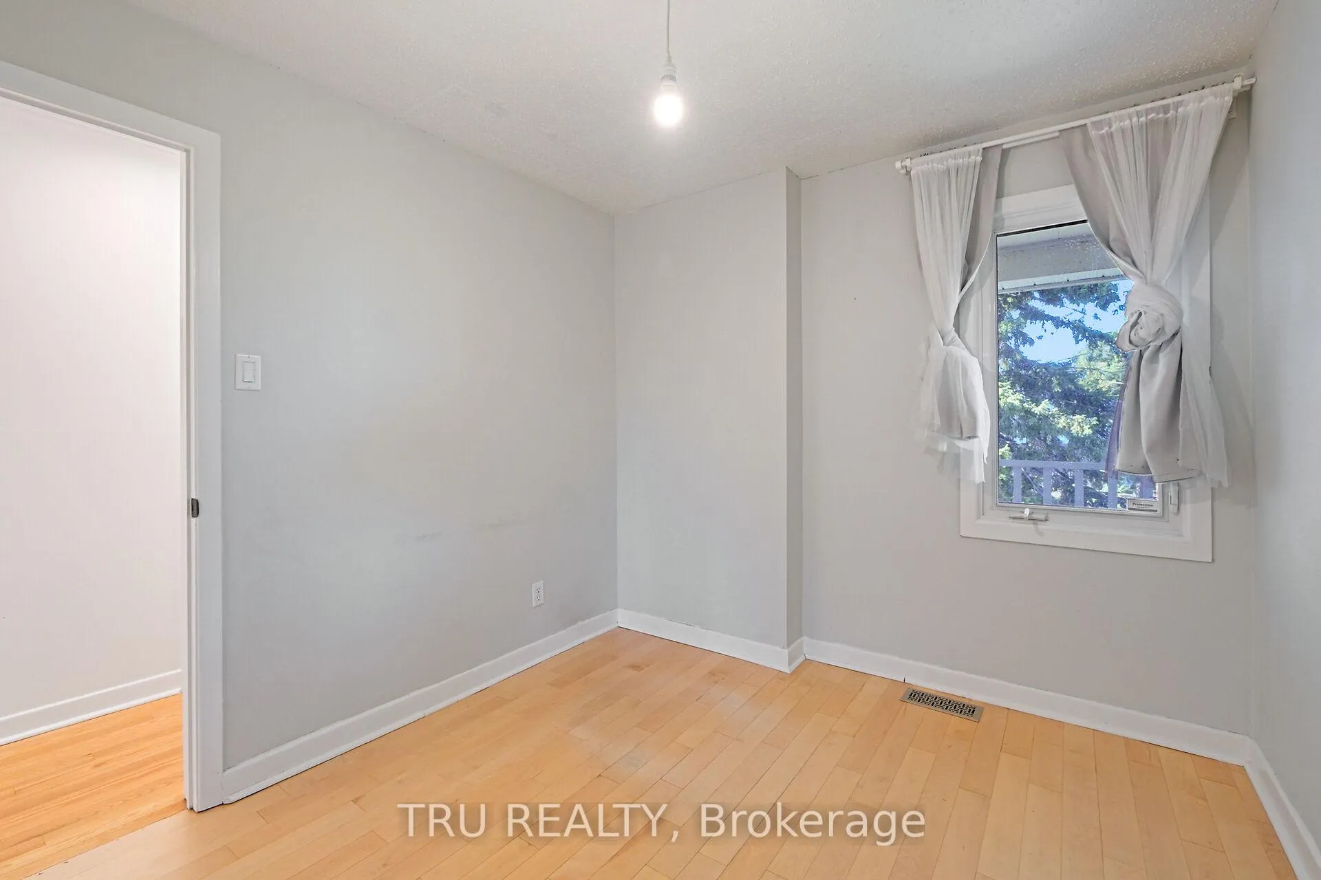 Photo 35 of 12 Apache Crescent, Ottawa, City View/Skyline/Fisher Heights/Parkwood Hills — HOMEH