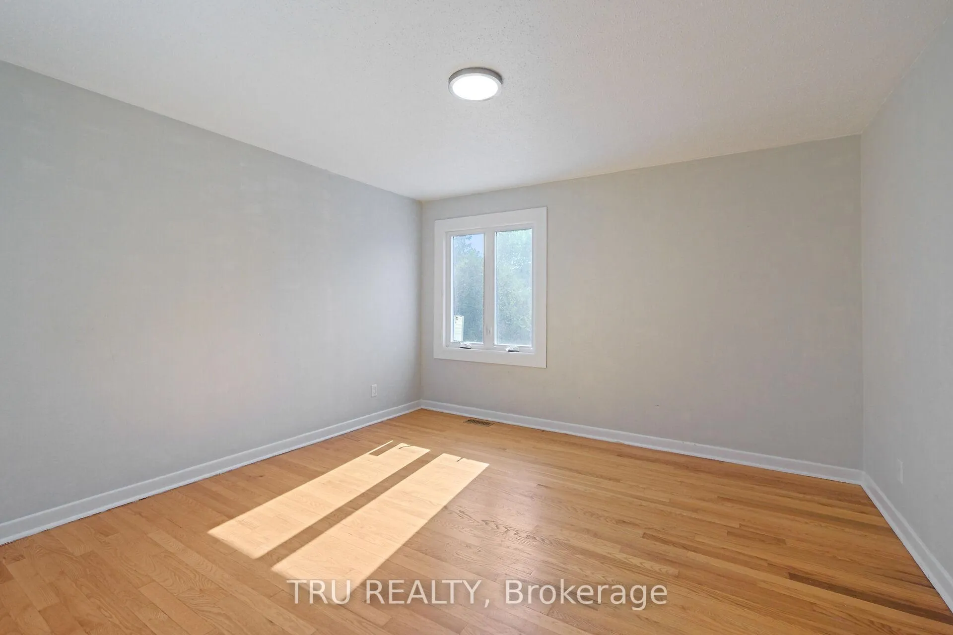 Photo 36 of 12 Apache Crescent, Ottawa, City View/Skyline/Fisher Heights/Parkwood Hills — HOMEH