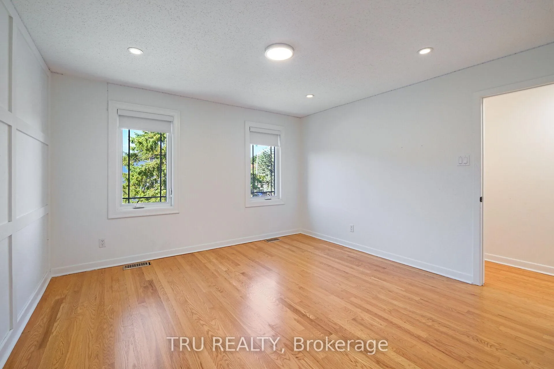 Photo 37 of 12 Apache Crescent, Ottawa, City View/Skyline/Fisher Heights/Parkwood Hills — HOMEH