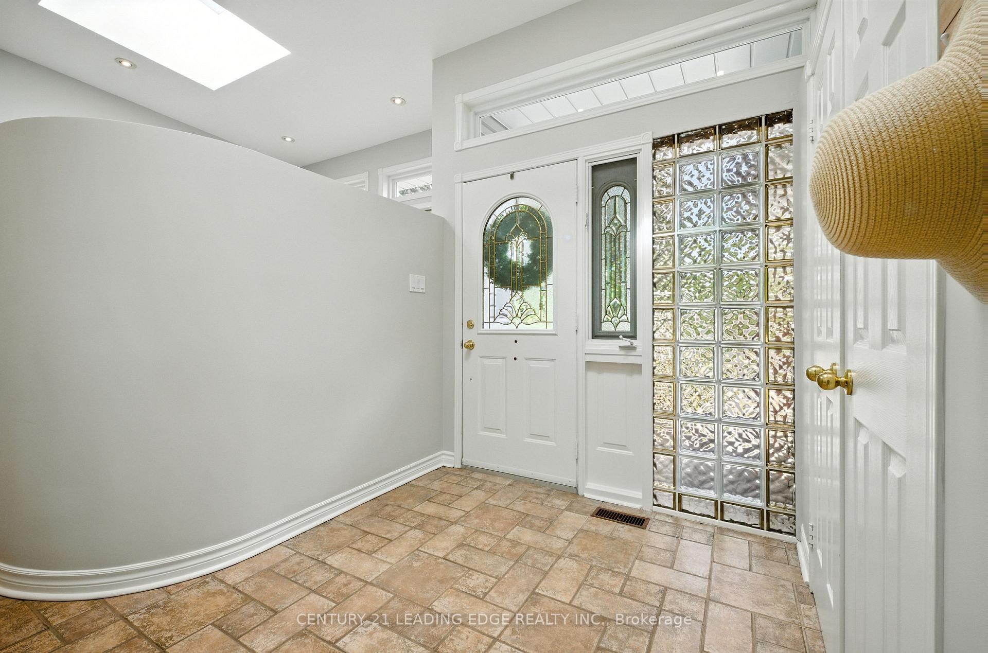 Photo 5 of 16 Burningham Crescent, Ajax, Central West — HOMEH