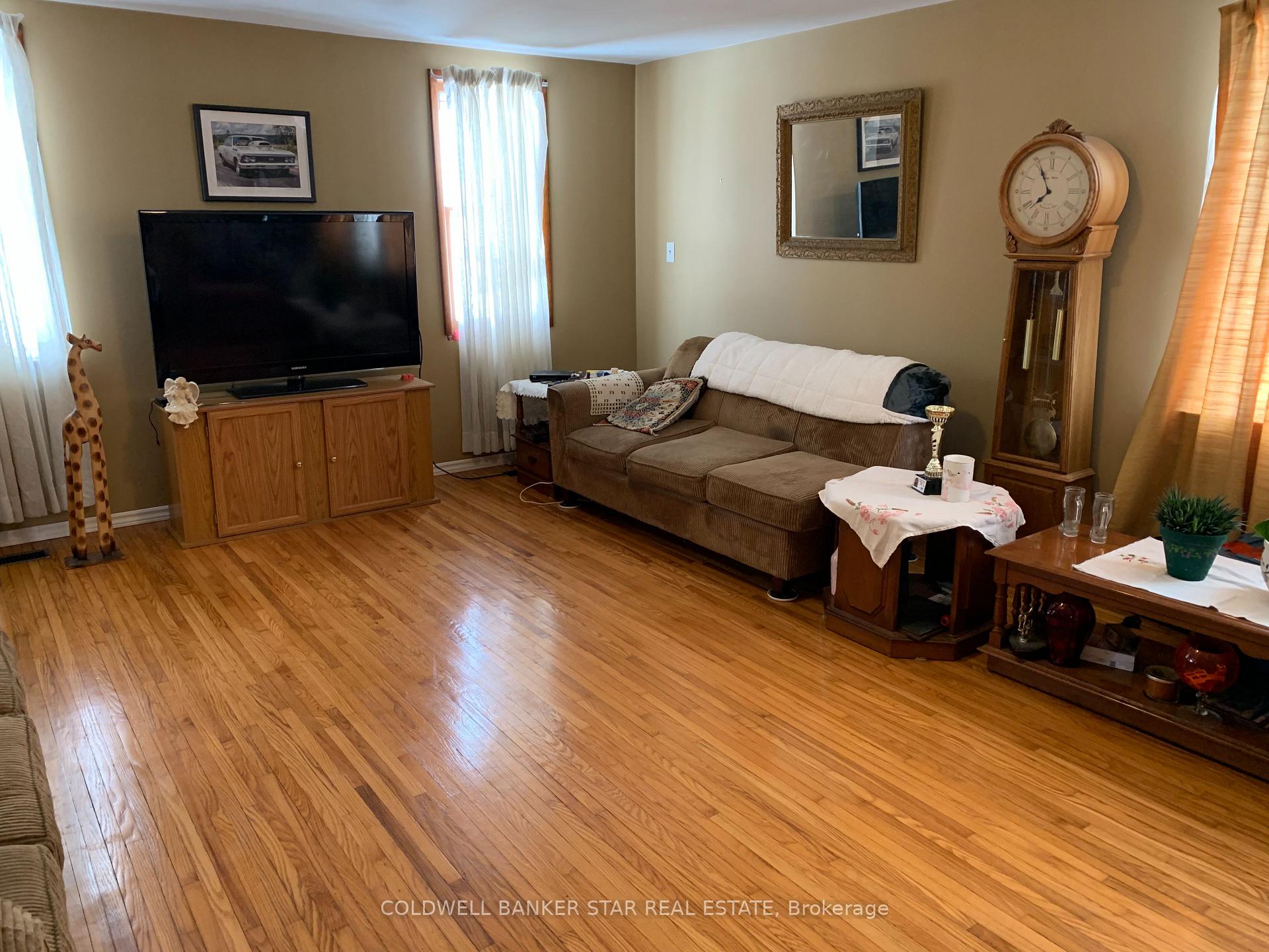 Photo 4 of 463 South Edgeware Road, St. Thomas — HOMEH