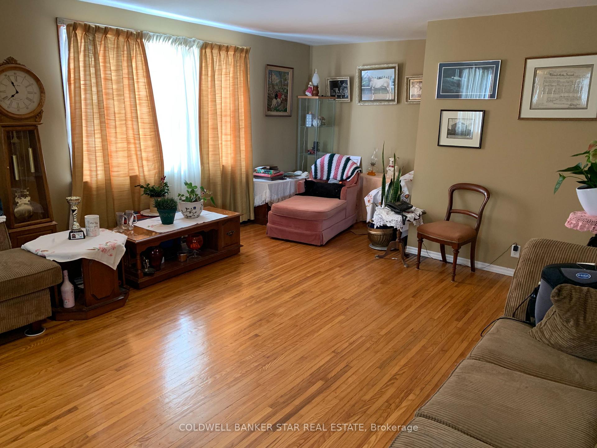 Photo 5 of 463 South Edgeware Road, St. Thomas — HOMEH