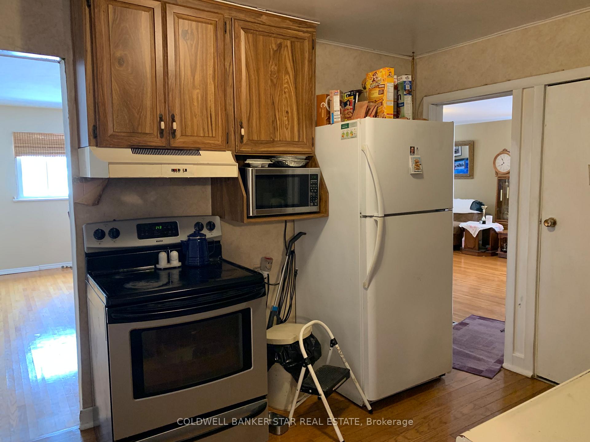 Photo 10 of 463 South Edgeware Road, St. Thomas — HOMEH