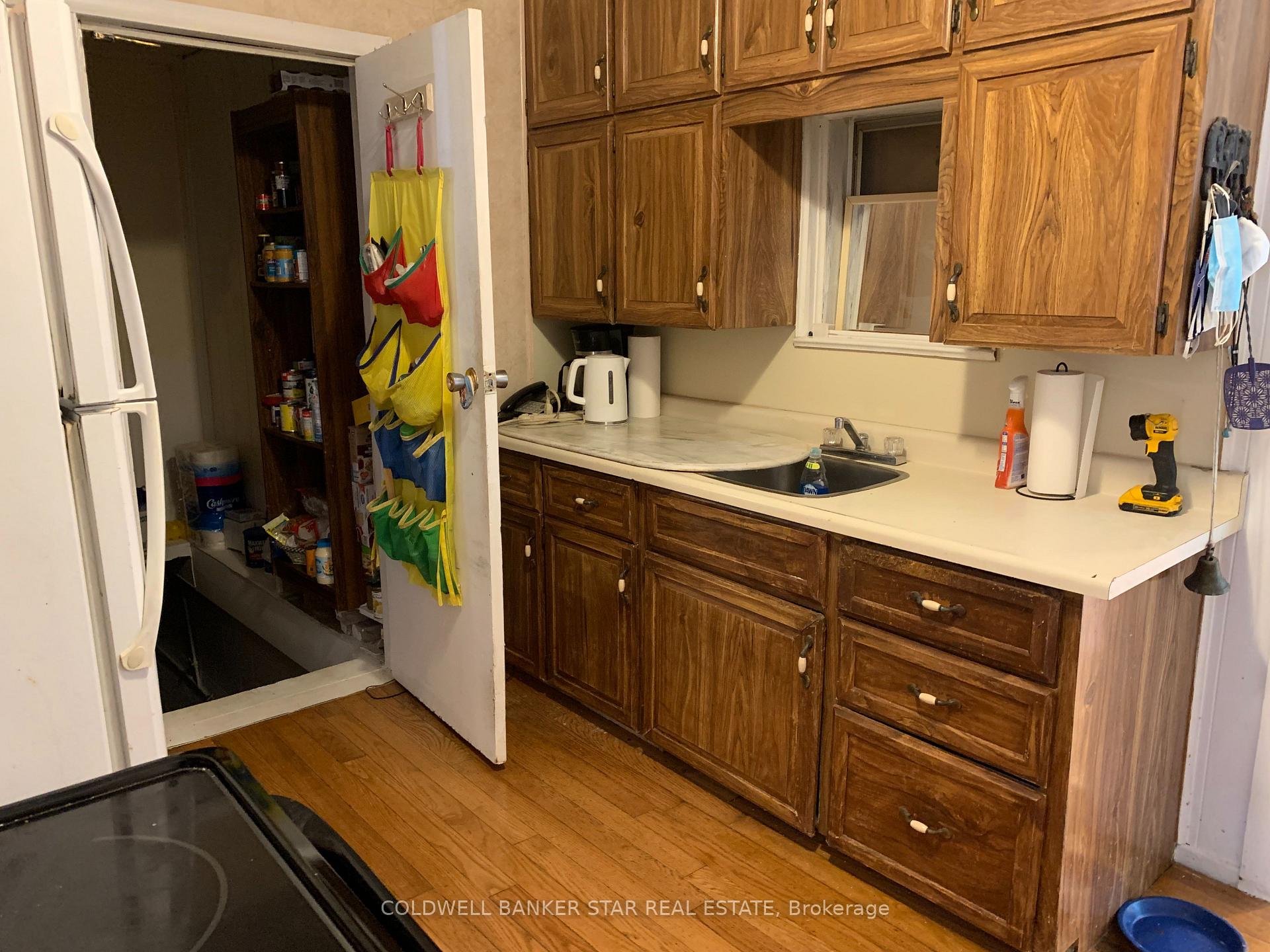 Photo 12 of 463 South Edgeware Road, St. Thomas — HOMEH