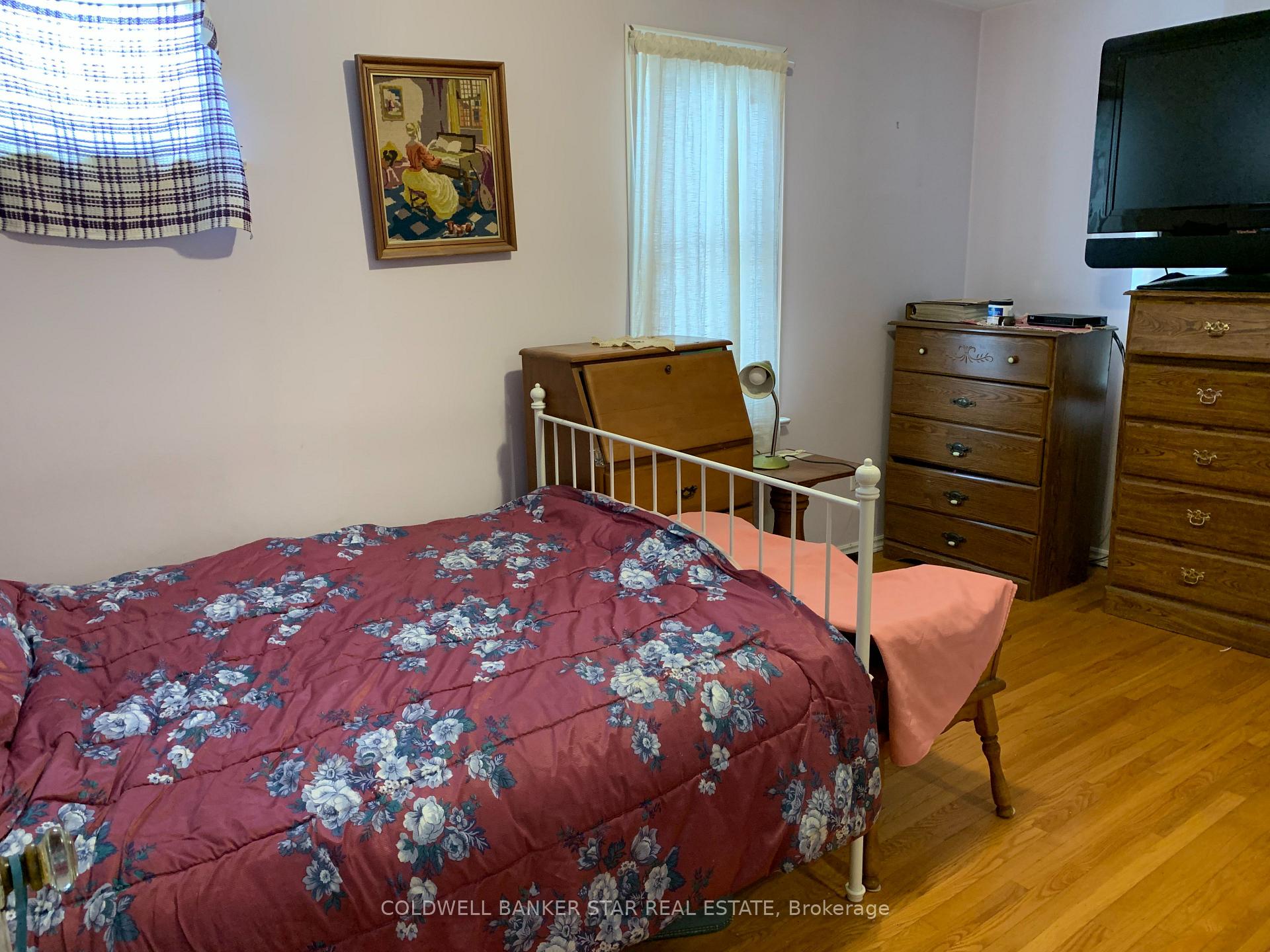 Photo 13 of 463 South Edgeware Road, St. Thomas — HOMEH