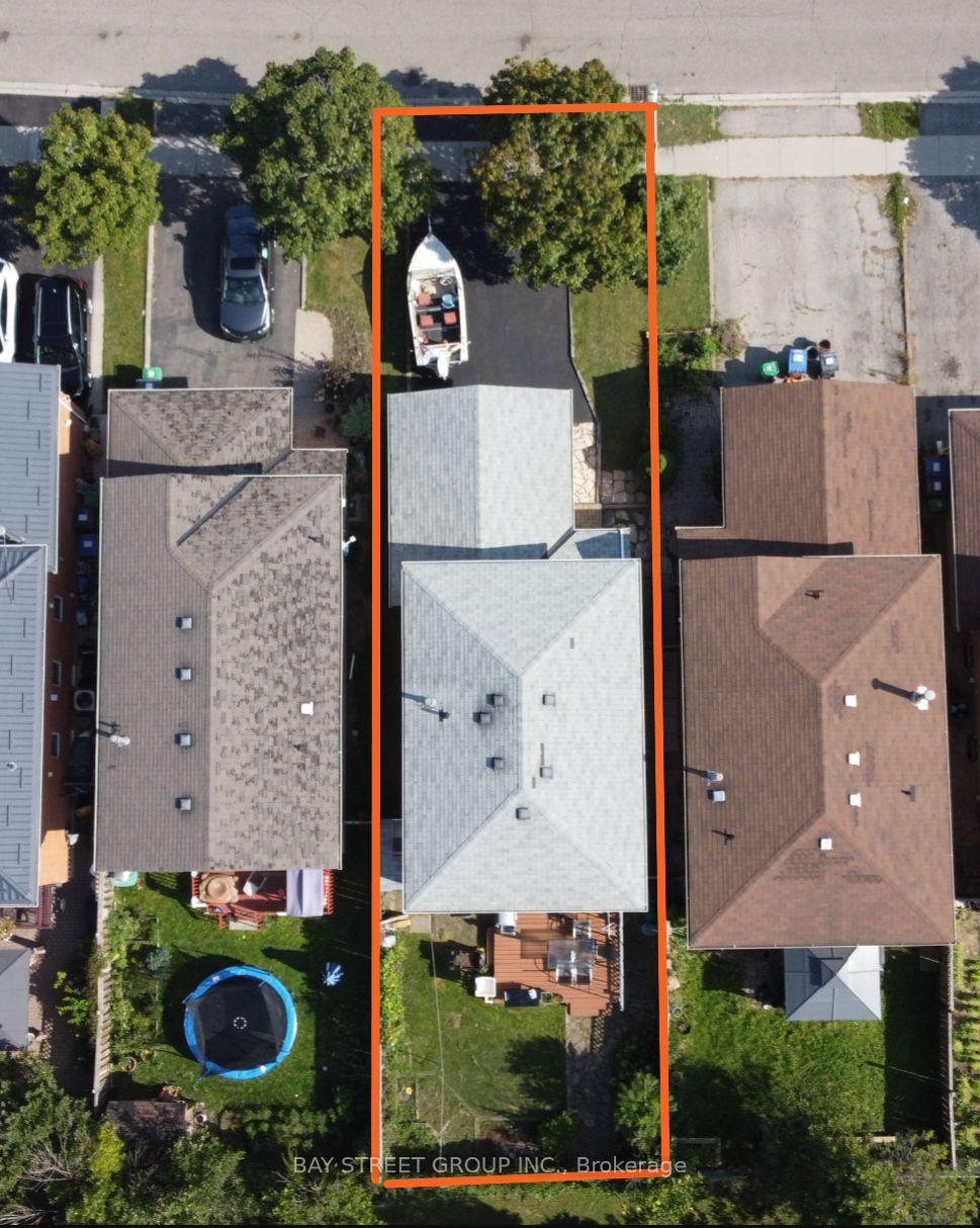 Photo 2 of 77 Toba Crescent, Brampton, Heart Lake East — HOMEH