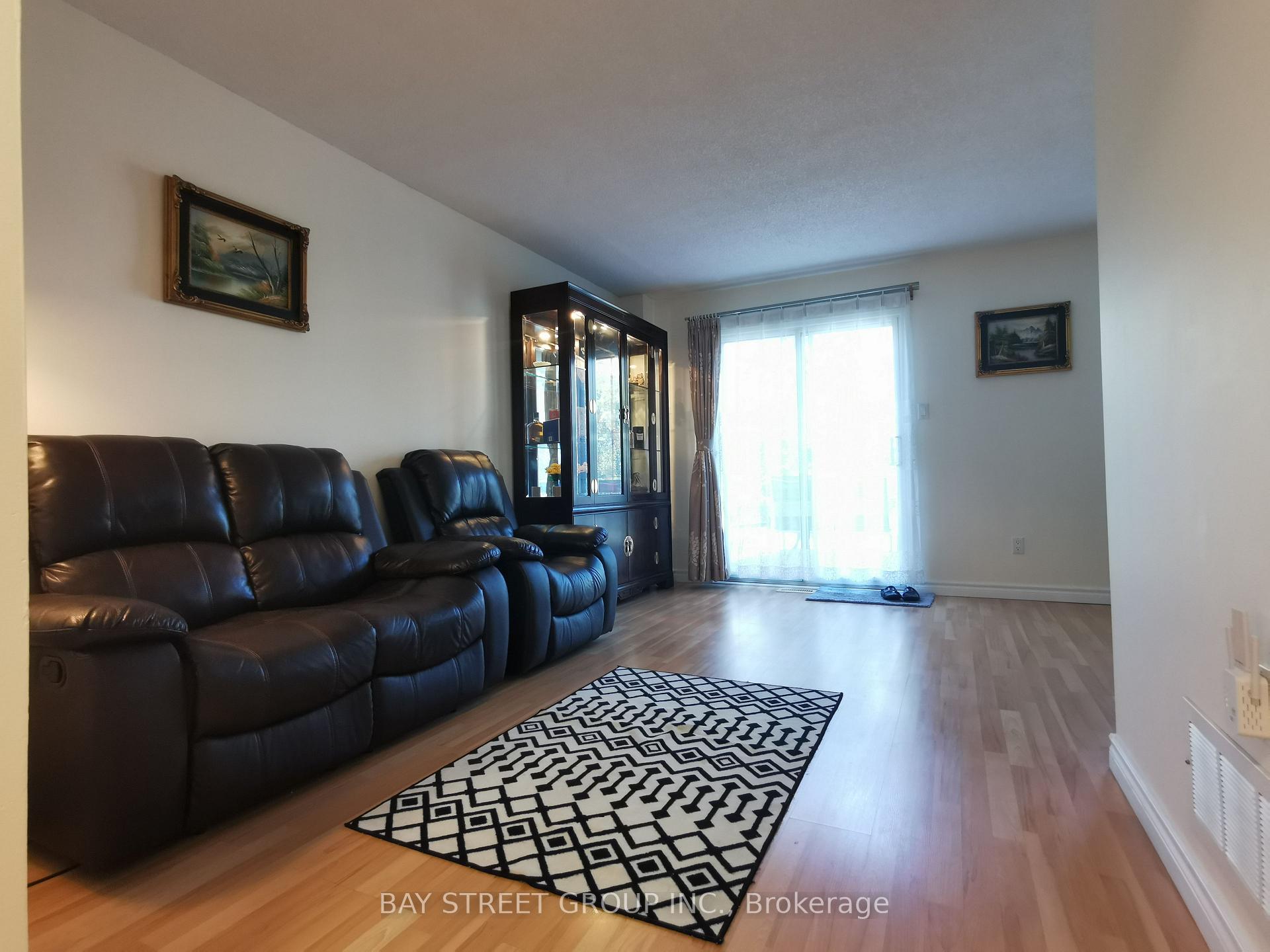 Photo 3 of 77 Toba Crescent, Brampton, Heart Lake East — HOMEH