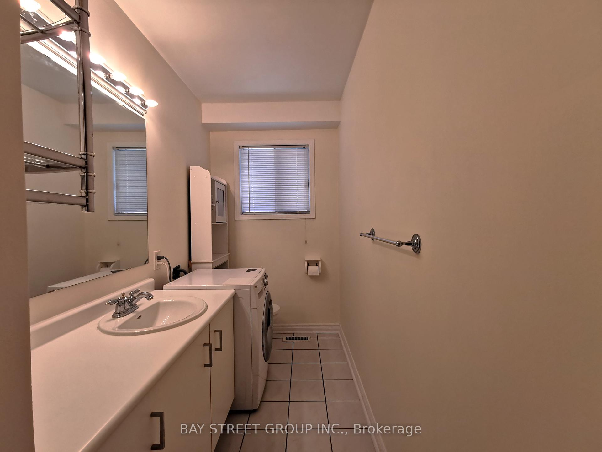 Photo 9 of 77 Toba Crescent, Brampton, Heart Lake East — HOMEH