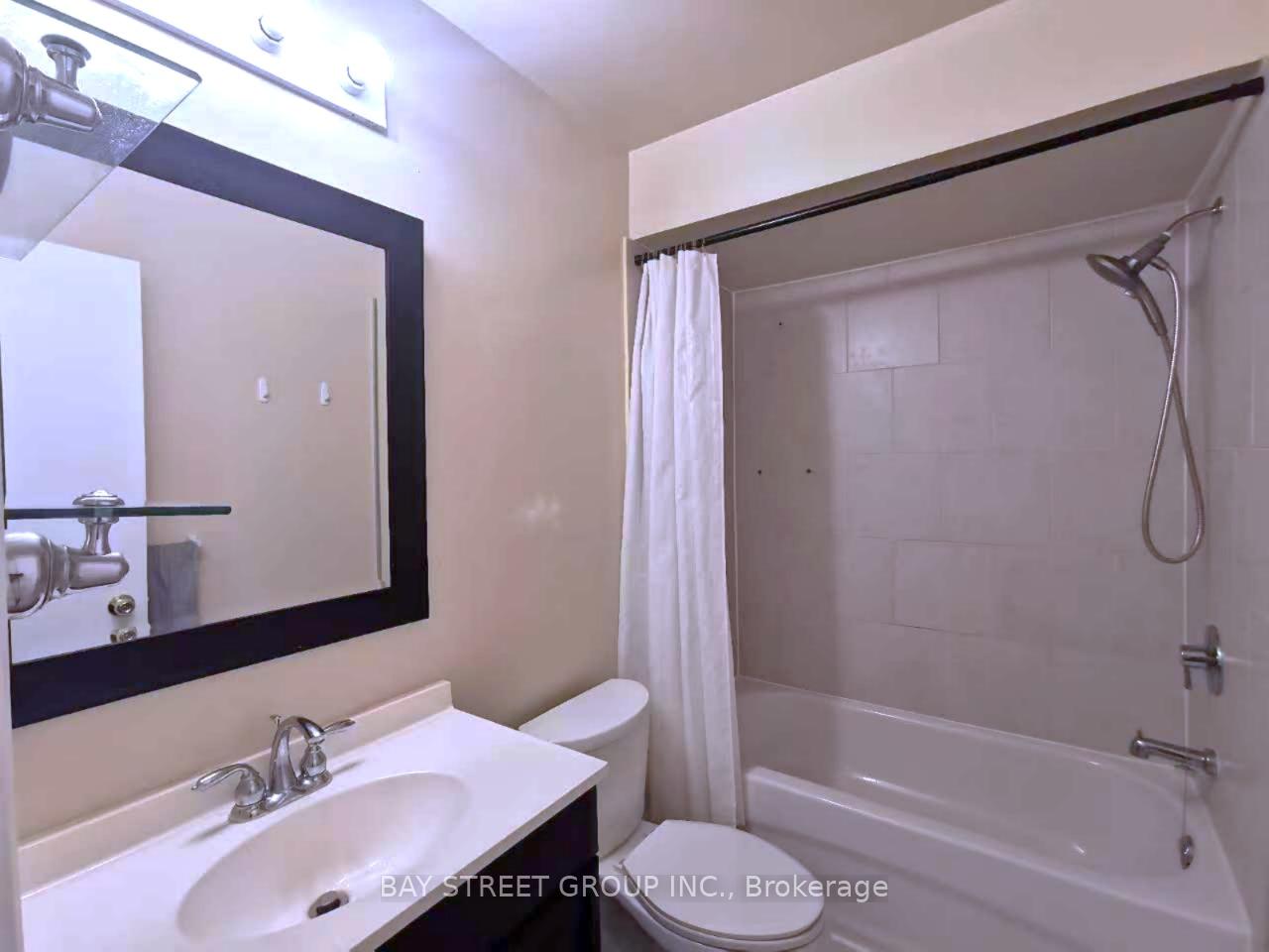 Photo 14 of 77 Toba Crescent, Brampton, Heart Lake East — HOMEH