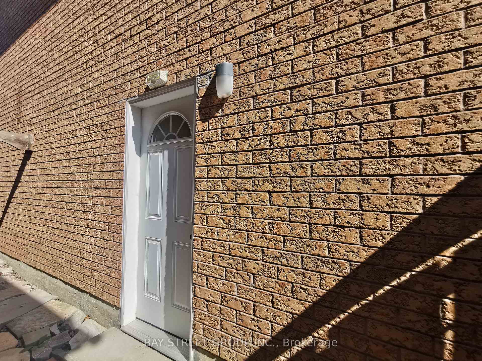 Photo 15 of 77 Toba Crescent, Brampton, Heart Lake East — HOMEH