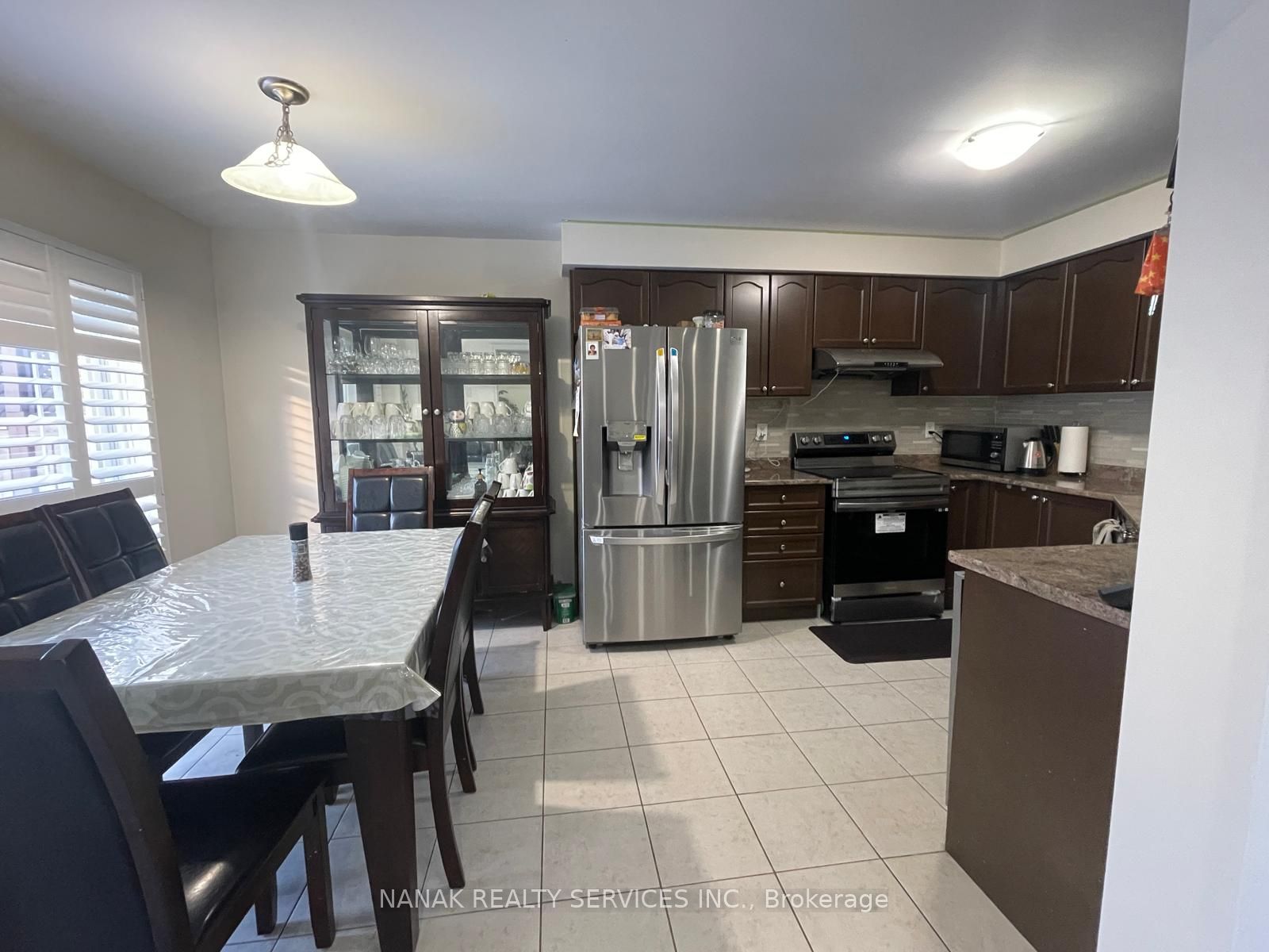 Photo 10 of 5 Locomotive Crescent, Brampton, Northwest Brampton — HOMEH