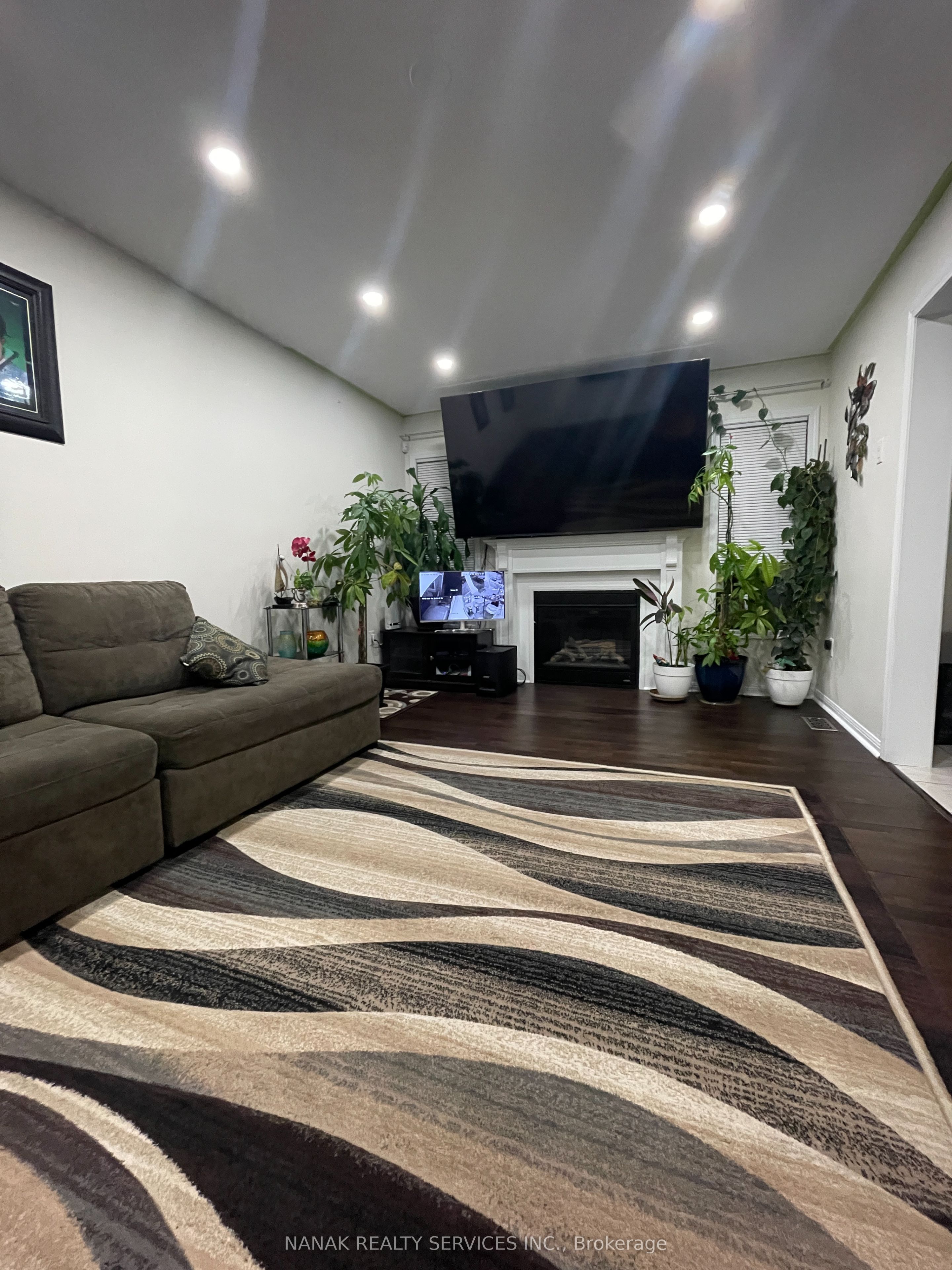 Photo 5 of 5 Locomotive Crescent, Brampton, Northwest Brampton — HOMEH