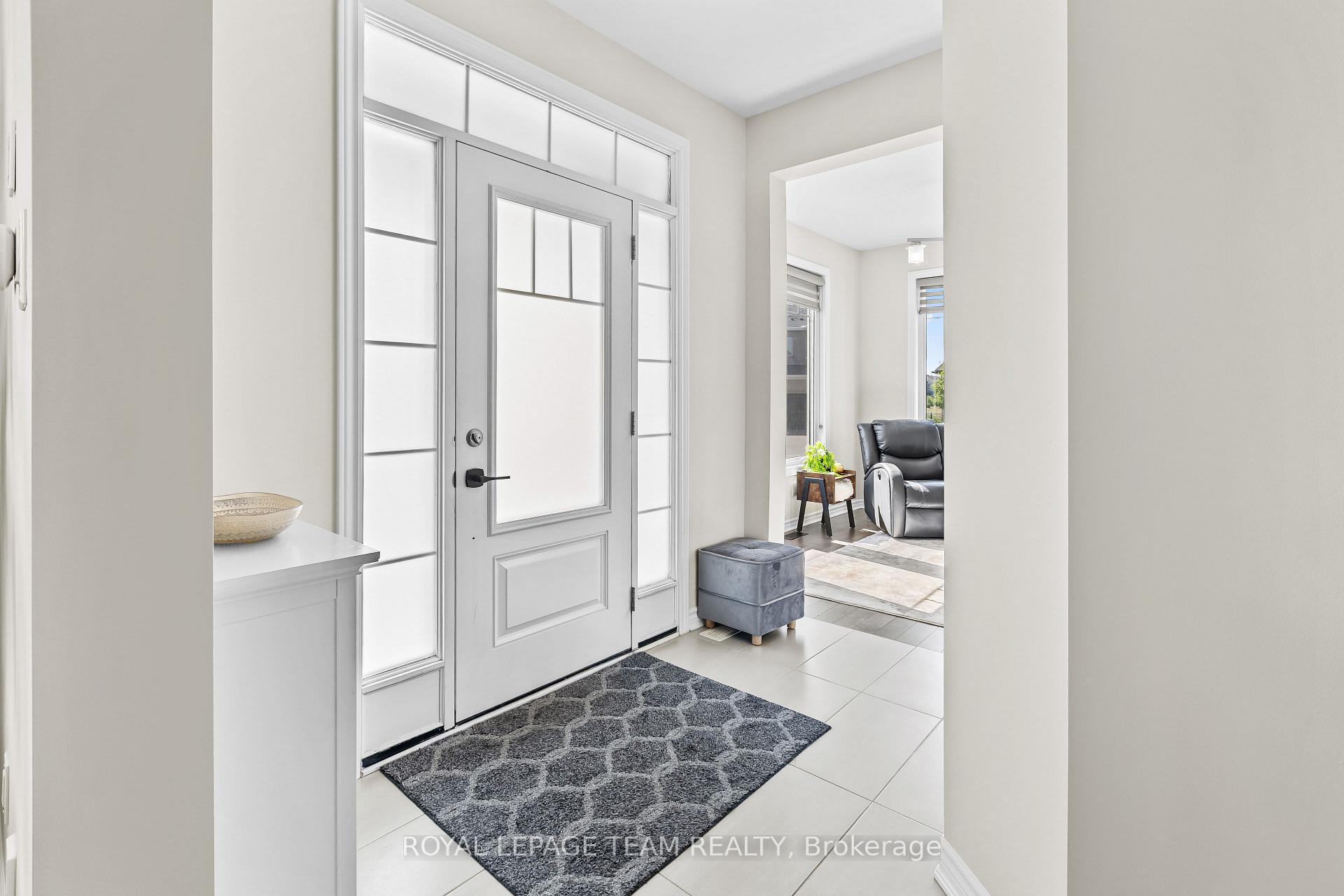 Photo 3 of 526 Alcor Terrace, Ottawa, Barrhaven - Half Moon Bay — HOMEH