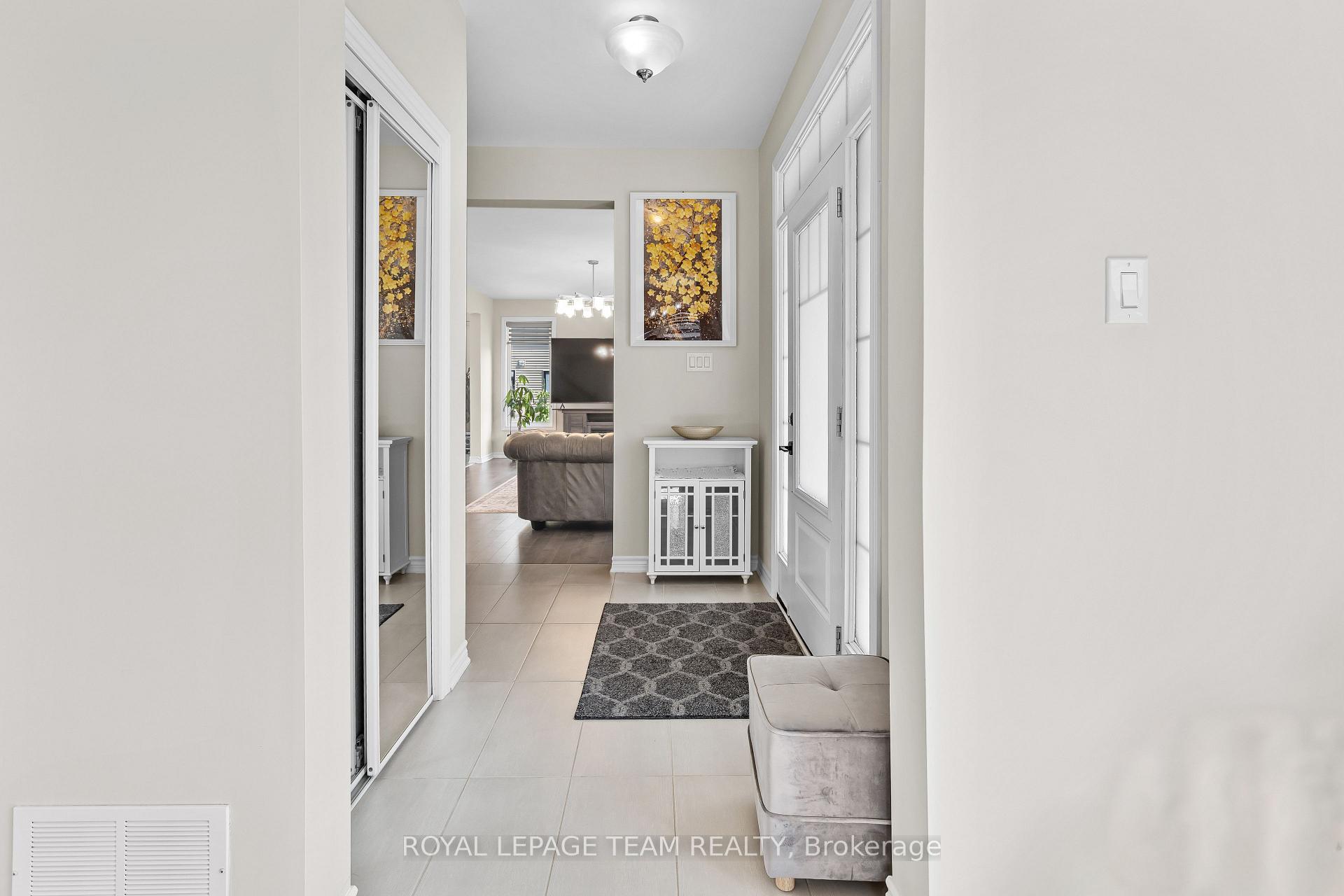 Photo 4 of 526 Alcor Terrace, Ottawa, Barrhaven - Half Moon Bay — HOMEH