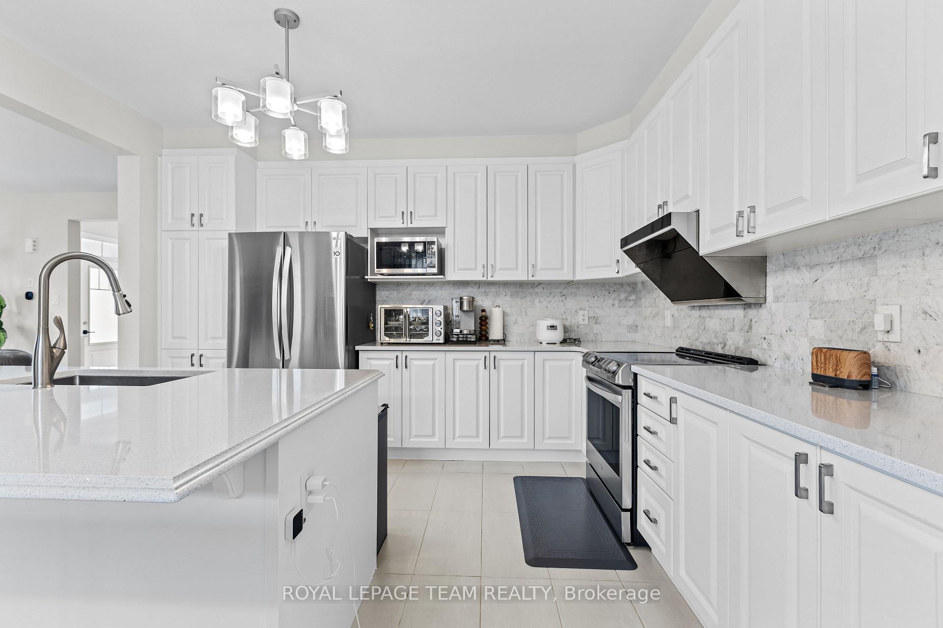 Photo 10 of 526 Alcor Terrace, Ottawa, Barrhaven - Half Moon Bay — HOMEH
