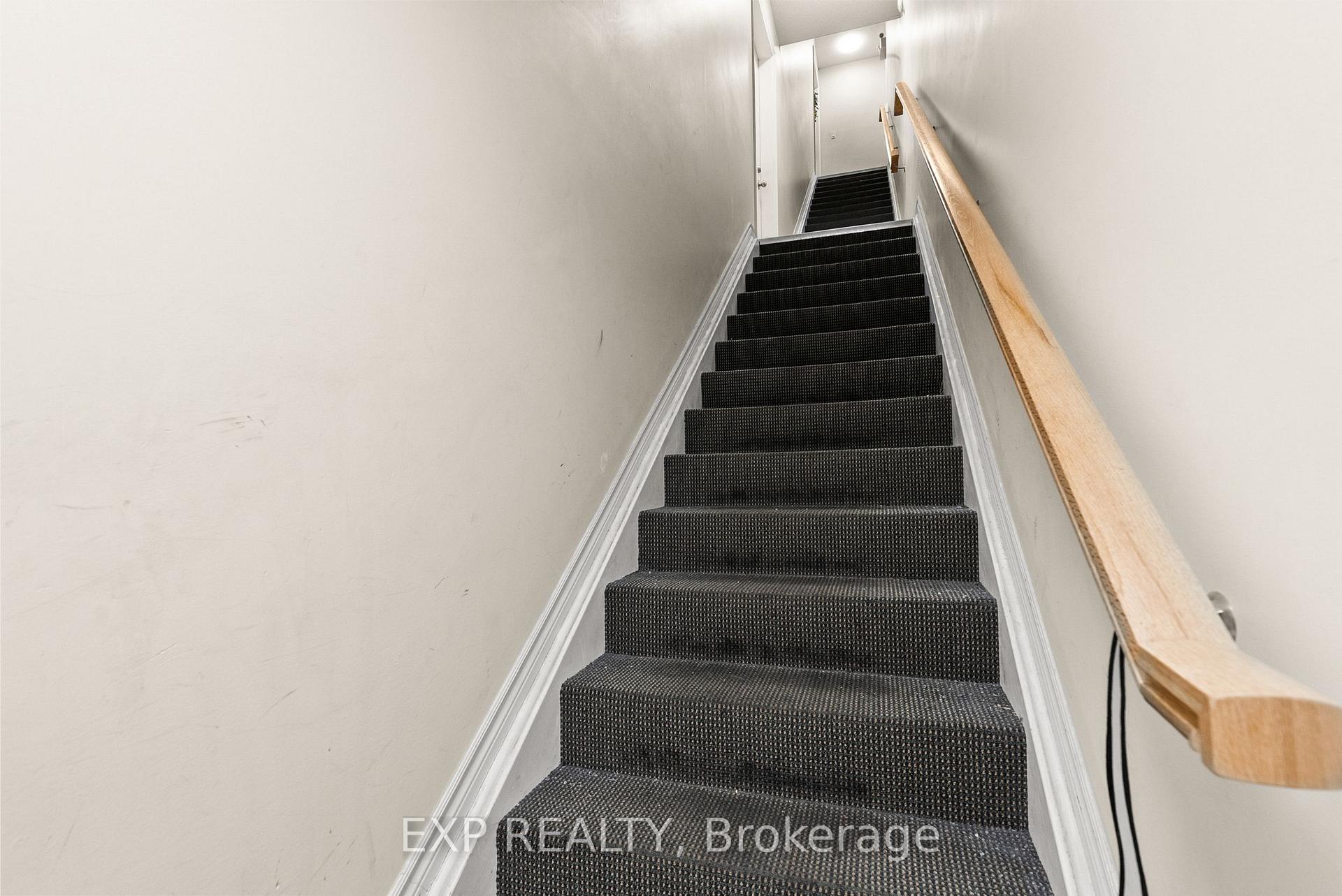Photo 4 of Unit C, 52 Champagne Avenue, Ottawa, West Centre Town — HOMEH