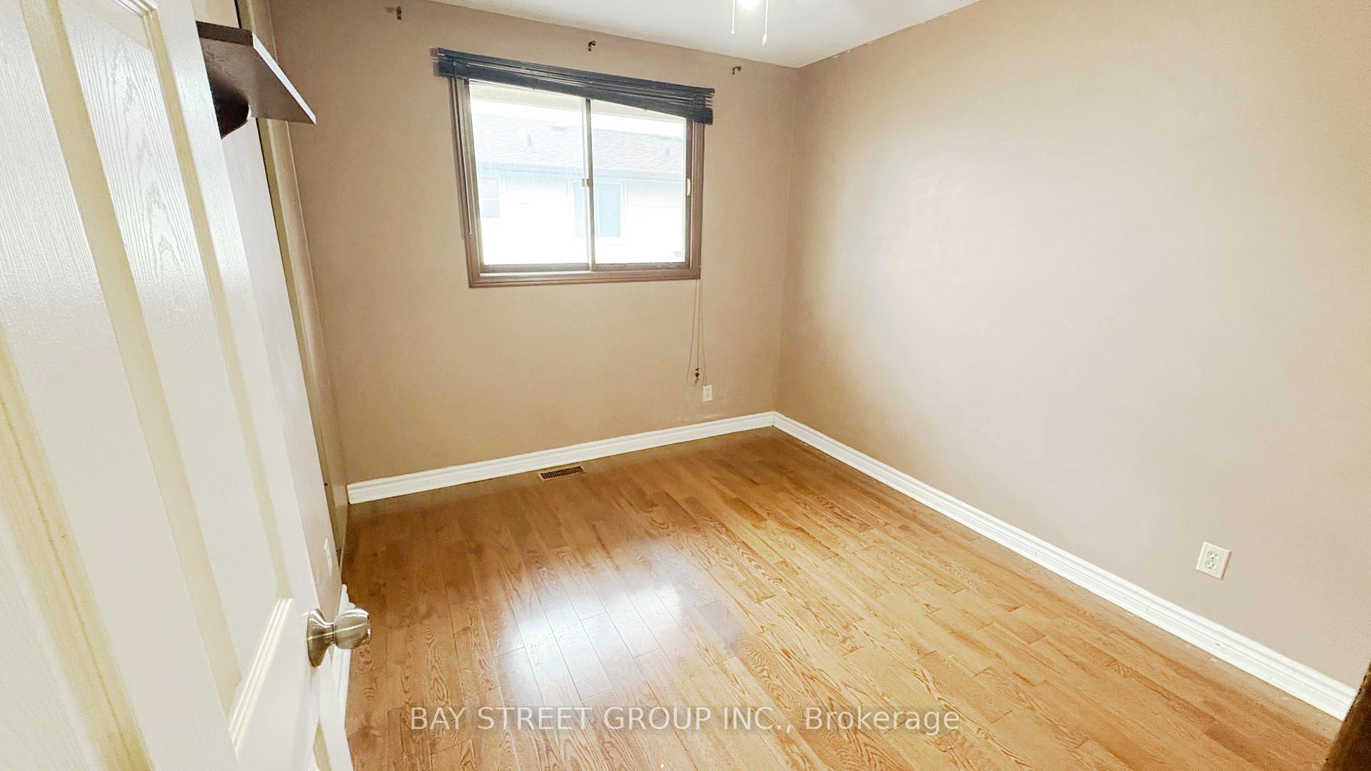 Photo 7 of 28 Roehampton Avenue, St. Catharines, Carlton/Bunting — HOMEH