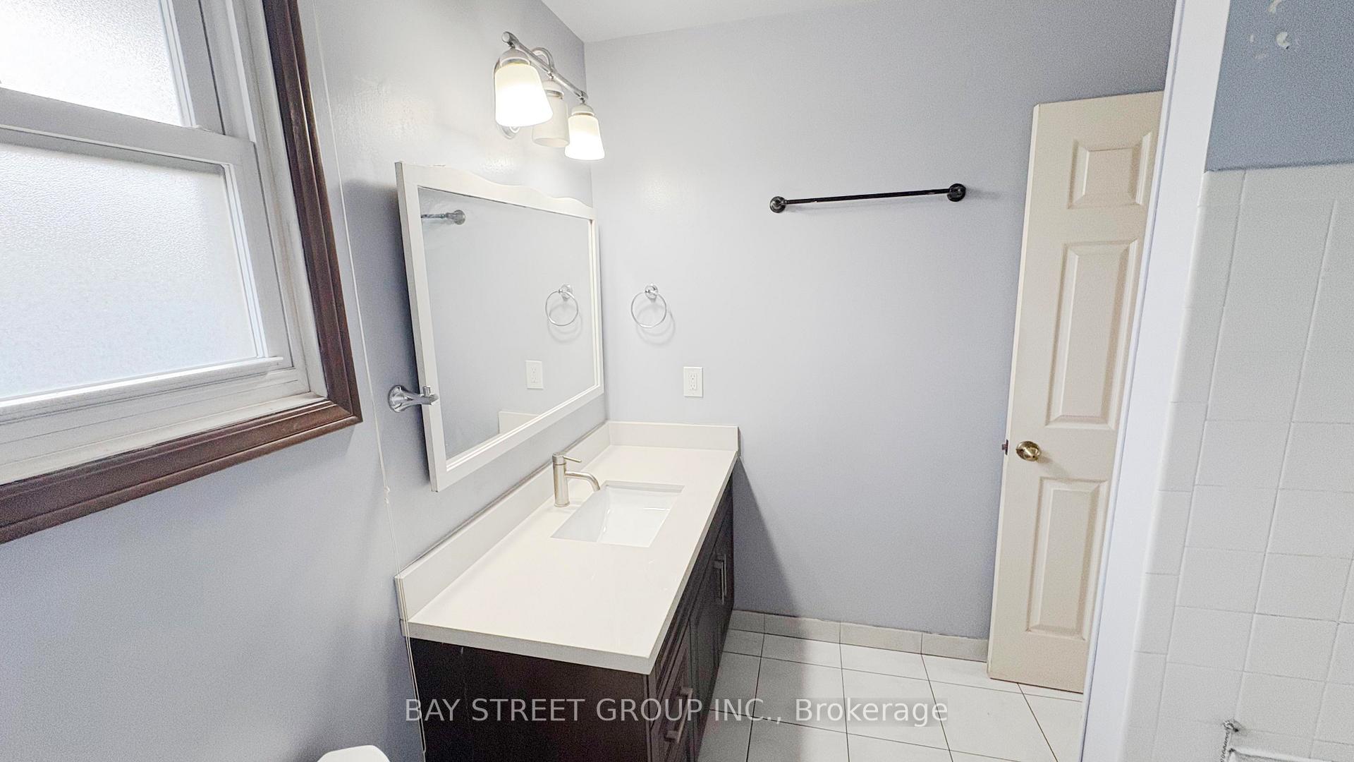 Photo 9 of 28 Roehampton Avenue, St. Catharines, Carlton/Bunting — HOMEH