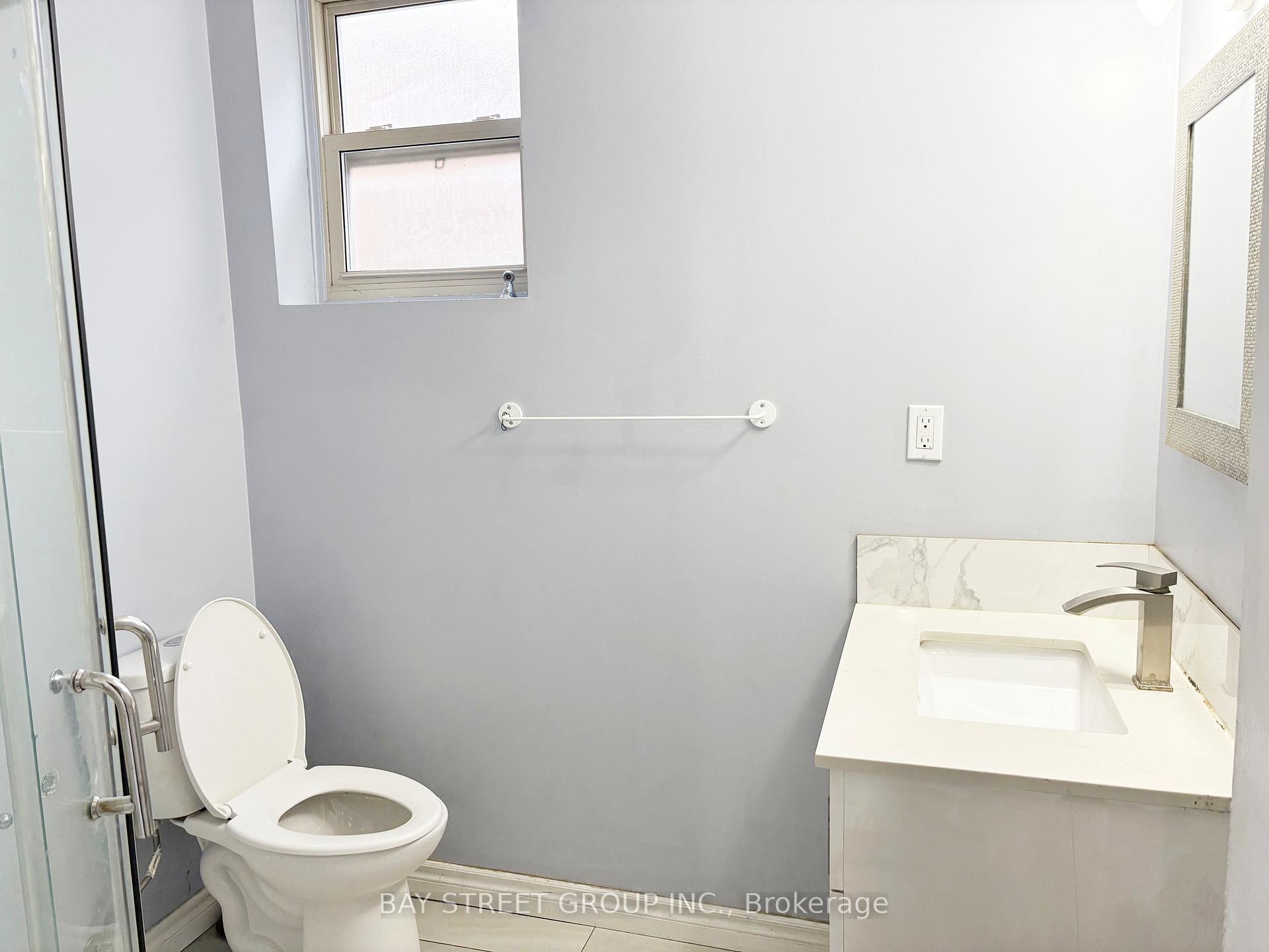 Photo 11 of 28 Roehampton Avenue, St. Catharines, Carlton/Bunting — HOMEH