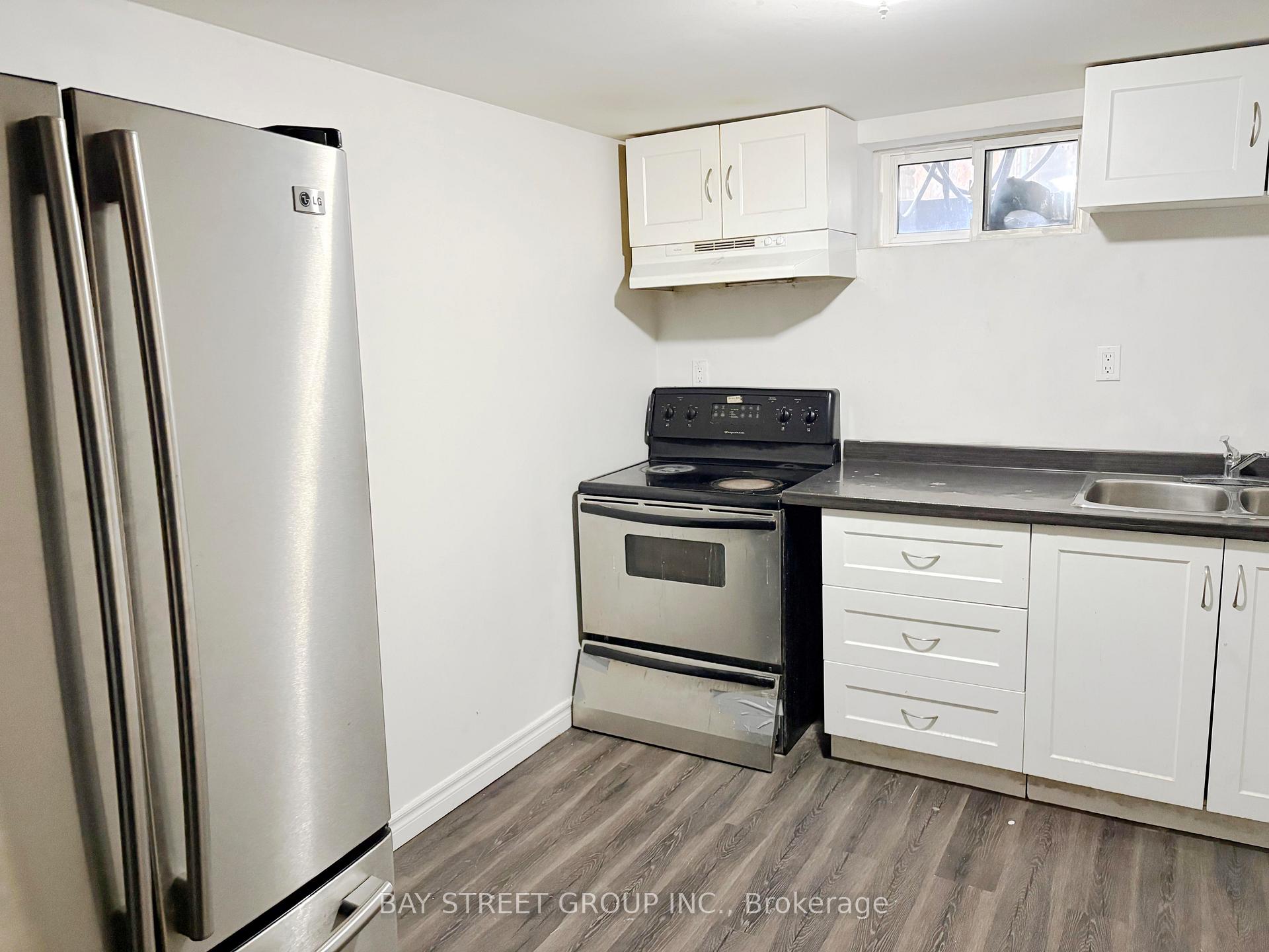 Photo 12 of 28 Roehampton Avenue, St. Catharines, Carlton/Bunting — HOMEH