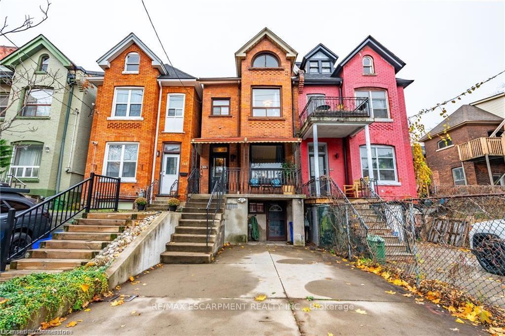 Front of 166 Catharine Street N