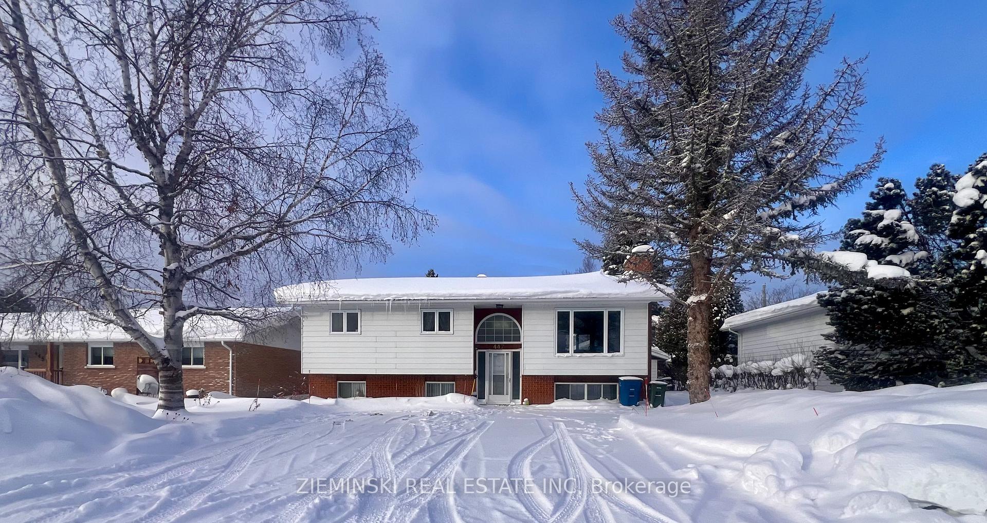 Photo 1 of 447 Eleventh Avenue, Cochrane — HOMEH