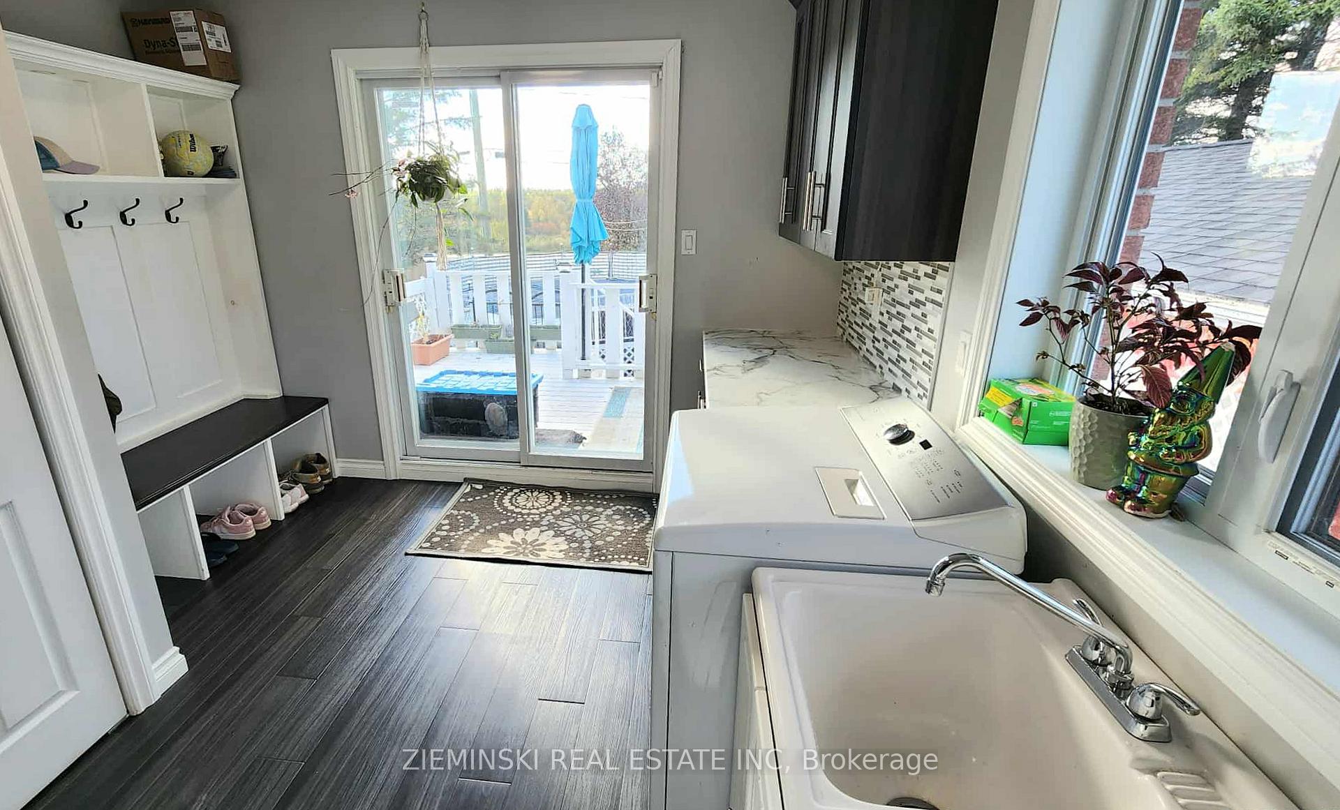 Photo 16 of 447 Eleventh Avenue, Cochrane — HOMEH