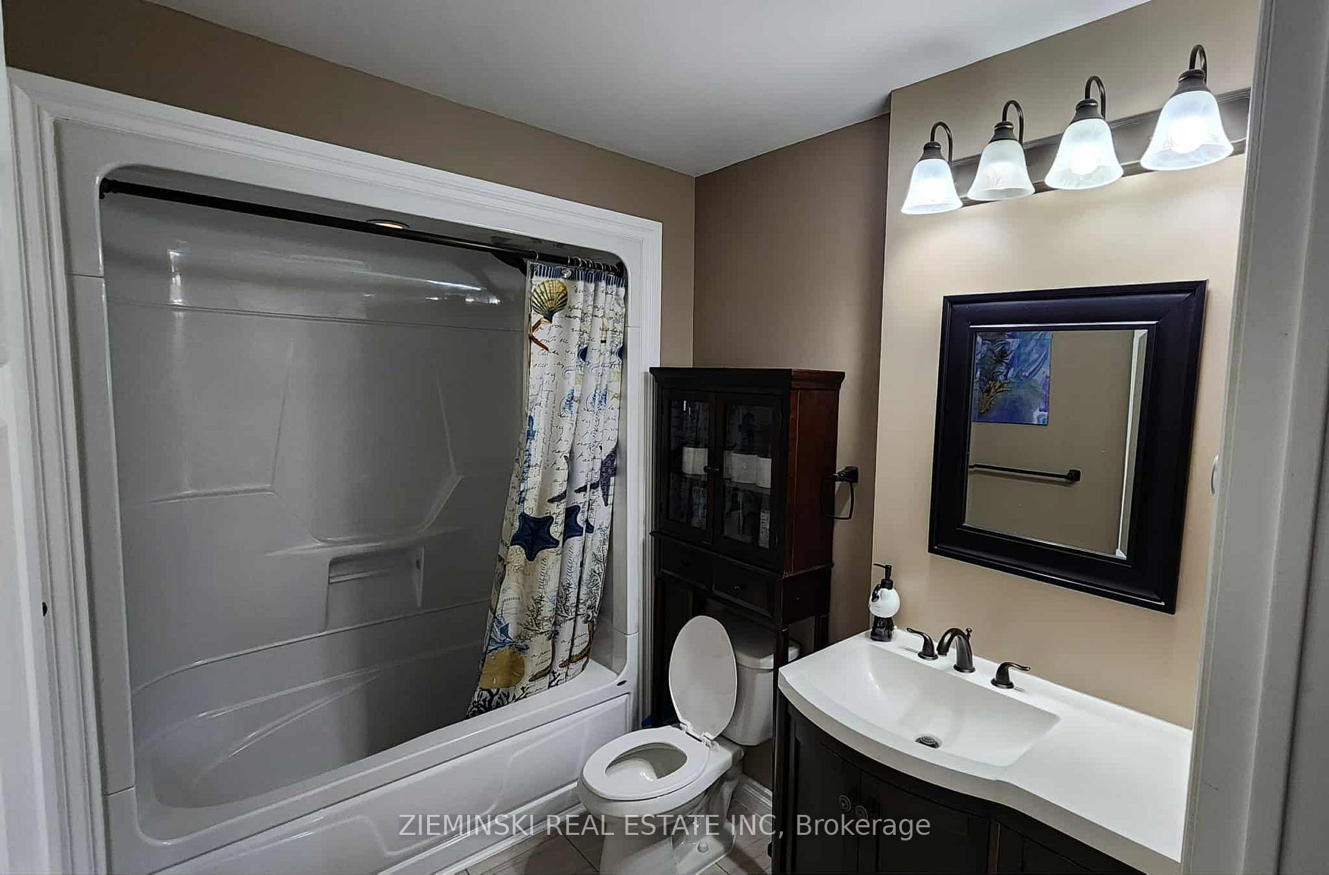 Photo 18 of 447 Eleventh Avenue, Cochrane — HOMEH
