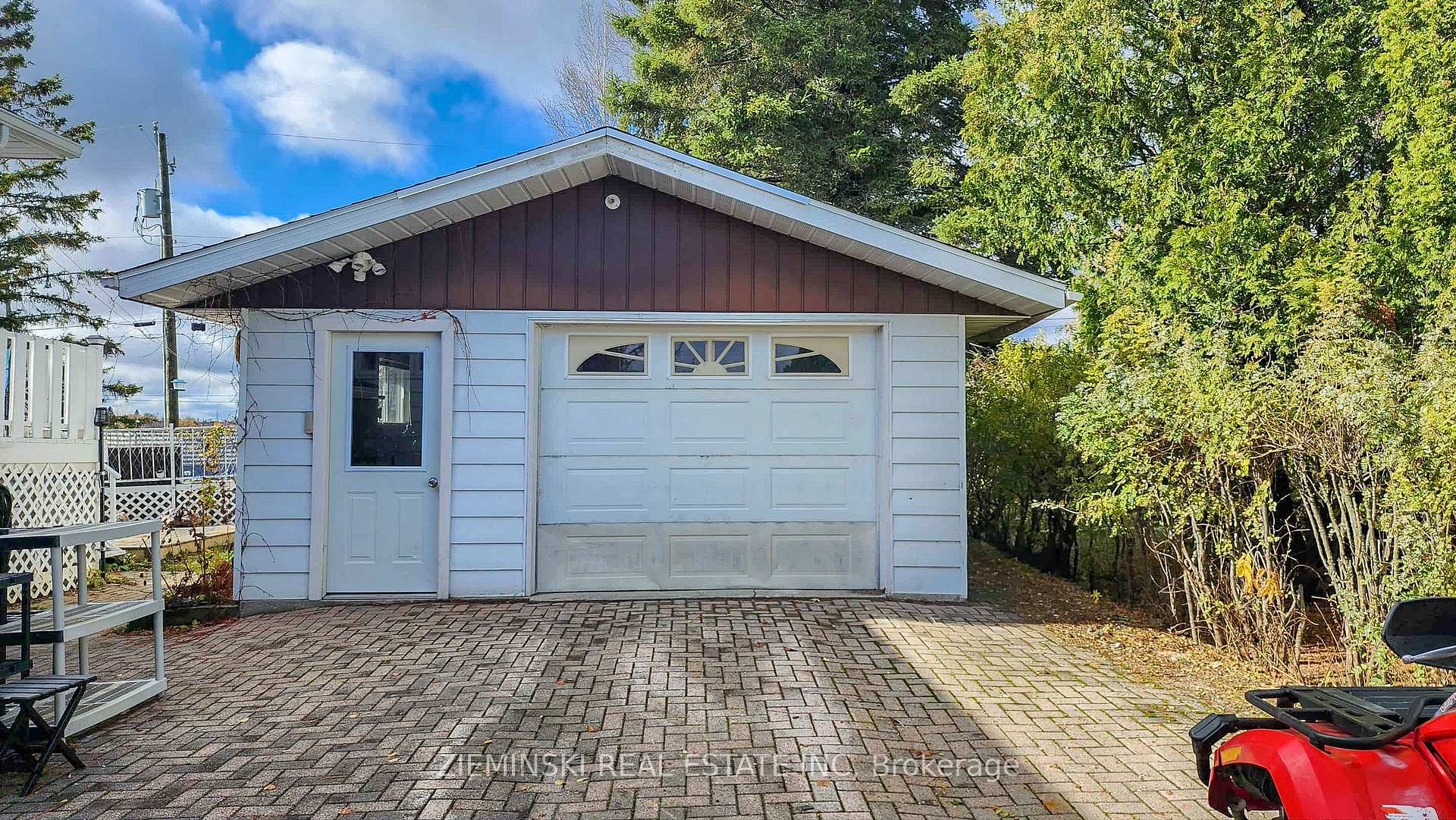 Photo 27 of 447 Eleventh Avenue, Cochrane — HOMEH