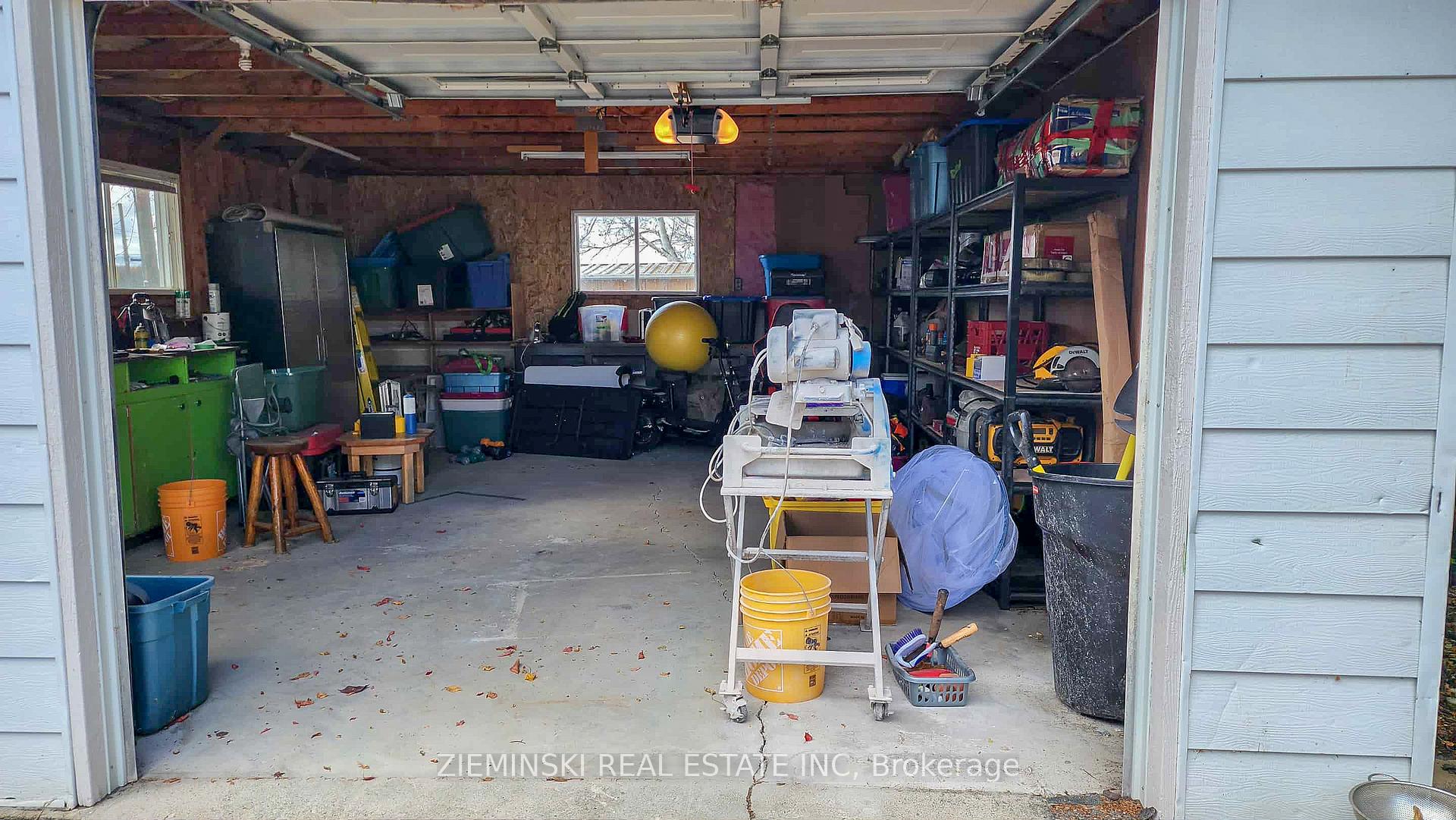 Photo 35 of 447 Eleventh Avenue, Cochrane — HOMEH