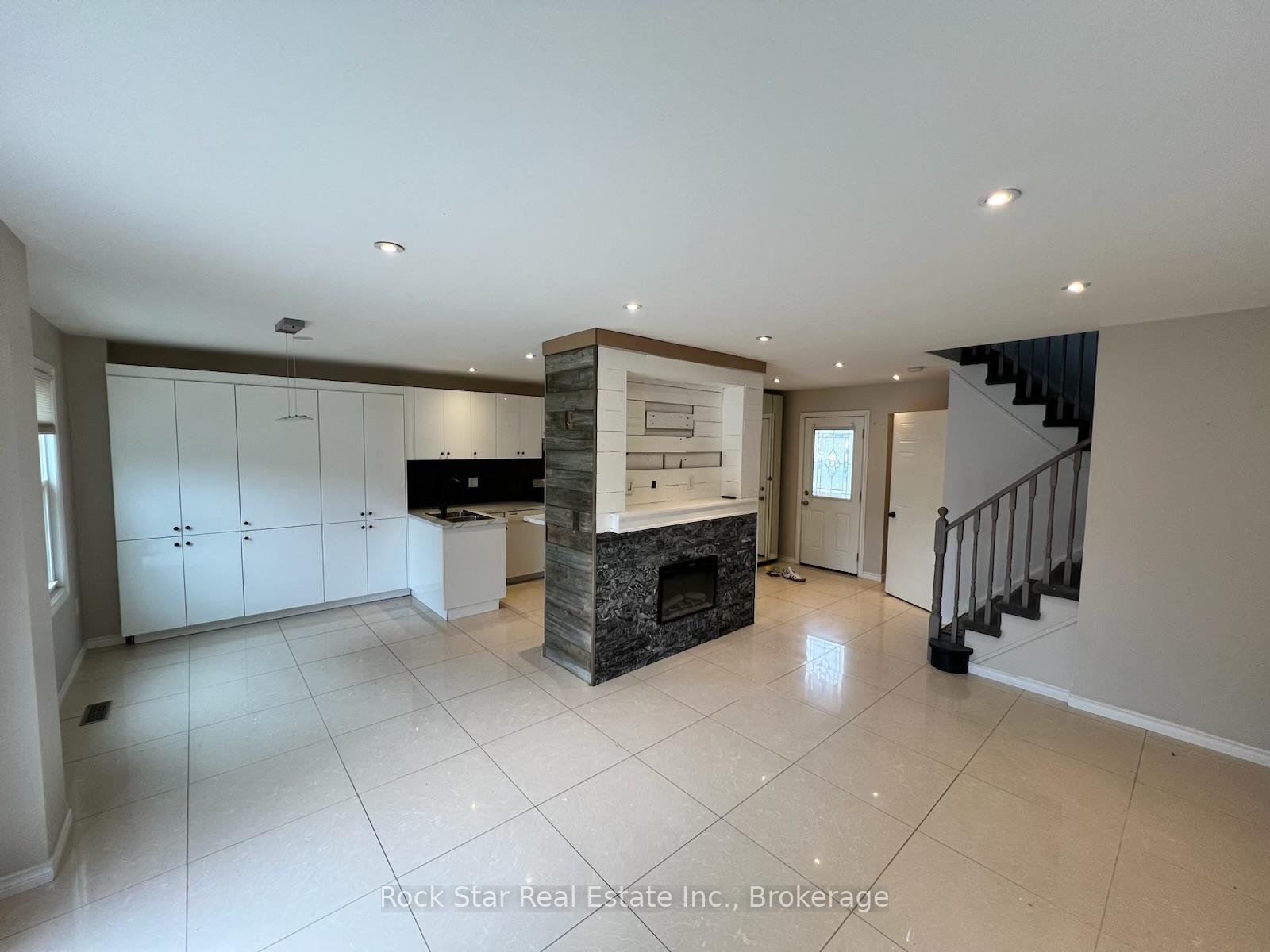 Photo 3 of 27 Delaney Crescent, Barrie, Northwest — HOMEH