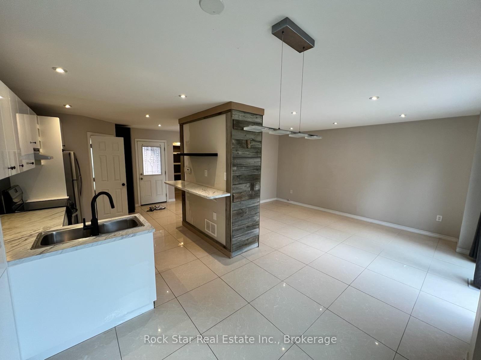 Photo 5 of 27 Delaney Crescent, Barrie, Northwest — HOMEH
