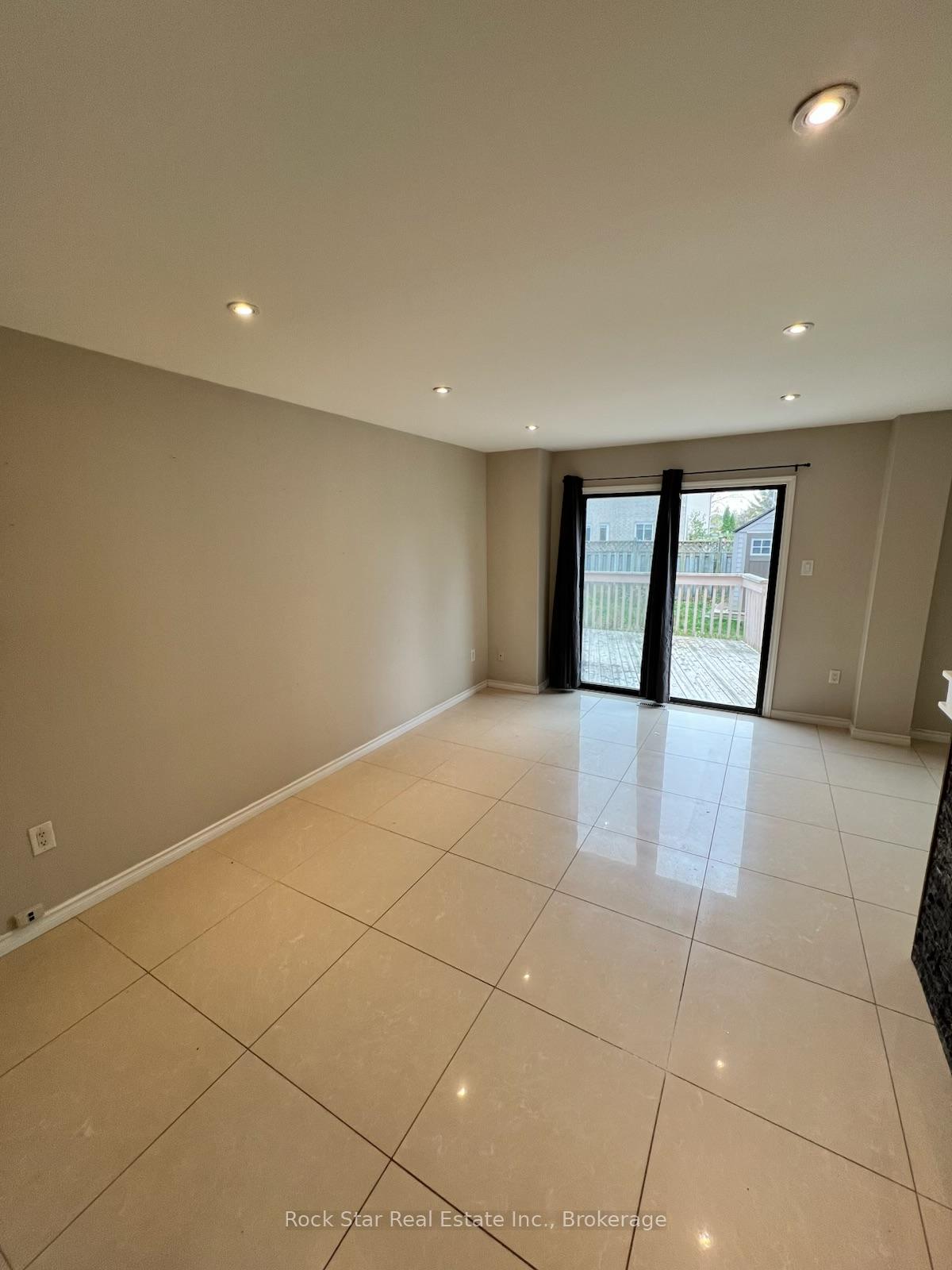 Photo 7 of 27 Delaney Crescent, Barrie, Northwest — HOMEH