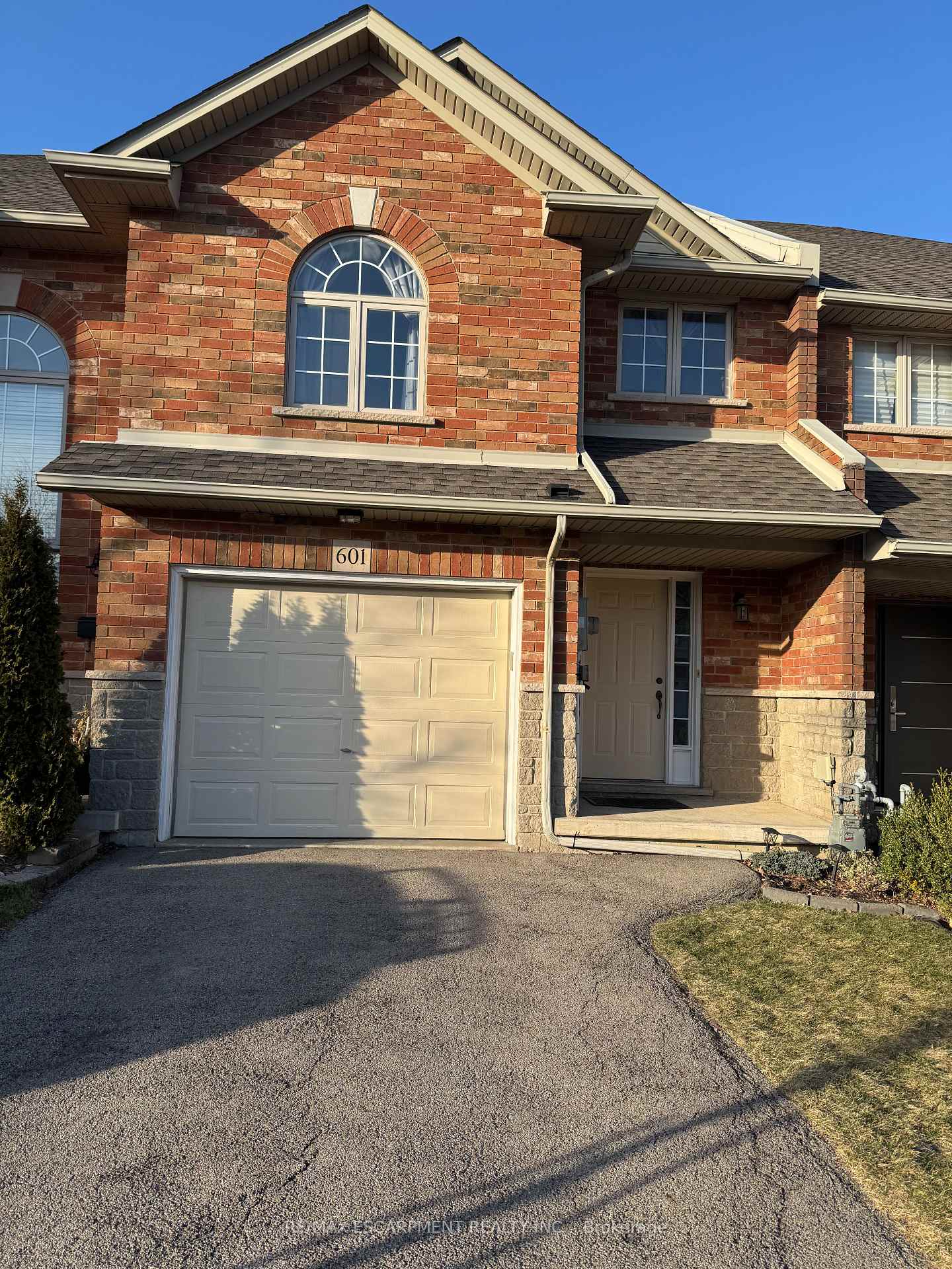Photo 1 of 601 Southridge Drive, Hamilton, Mountview — HOMEH