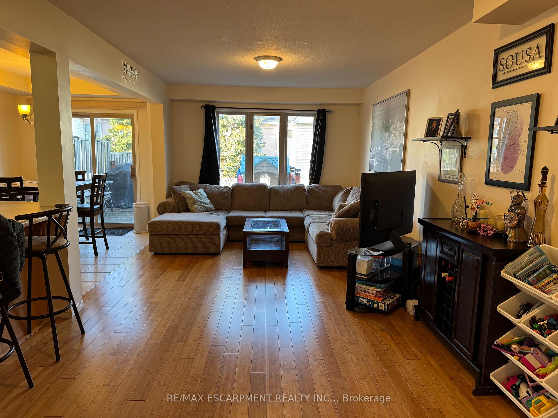 Photo 4 of 601 Southridge Drive, Hamilton, Mountview — HOMEH