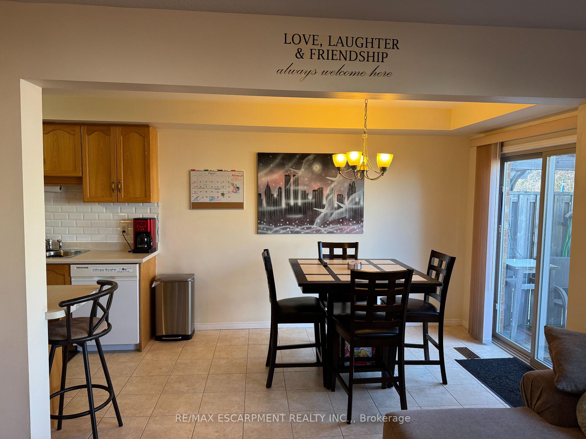 Photo 5 of 601 Southridge Drive, Hamilton, Mountview — HOMEH