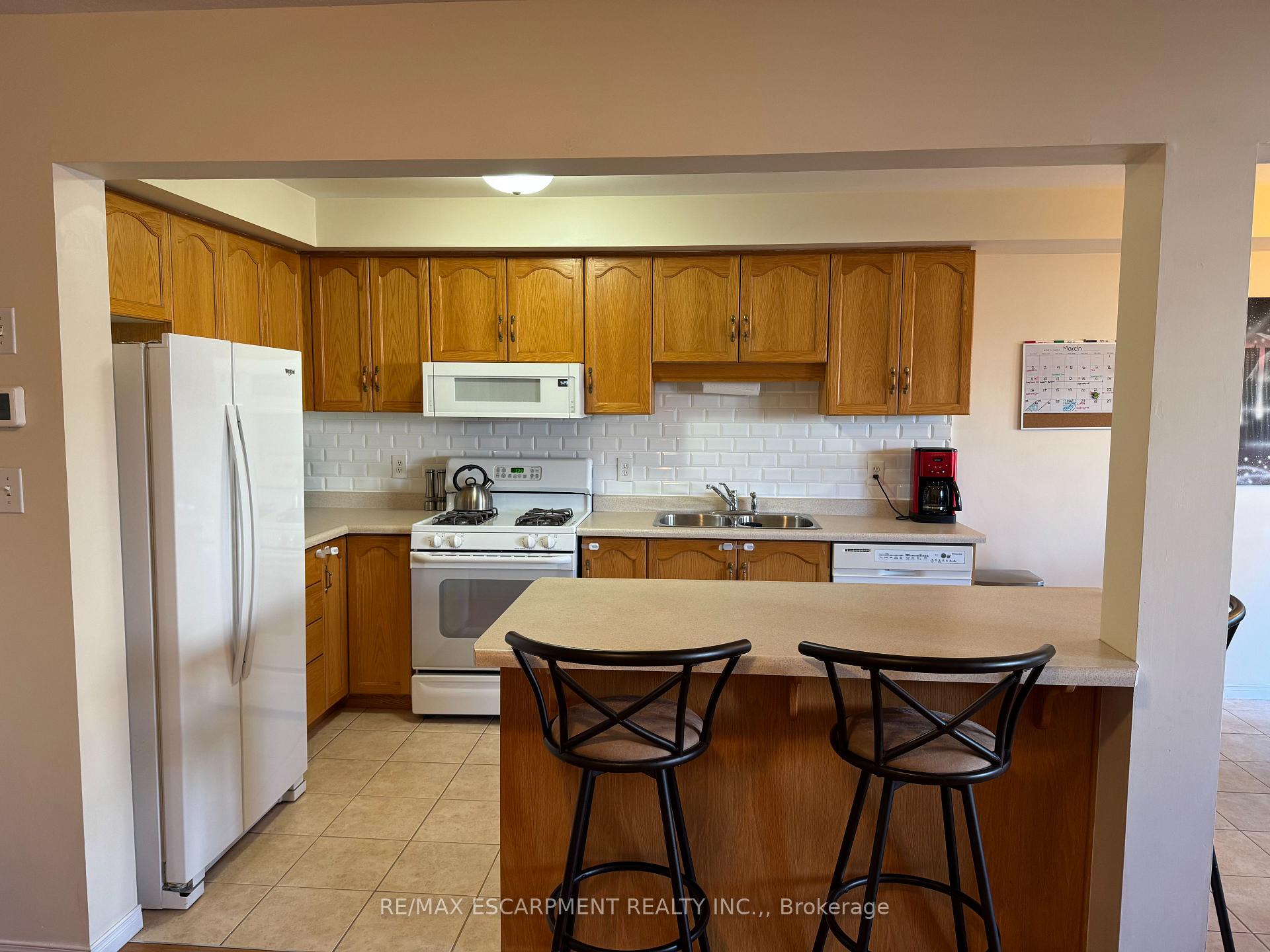 Photo 6 of 601 Southridge Drive, Hamilton, Mountview — HOMEH