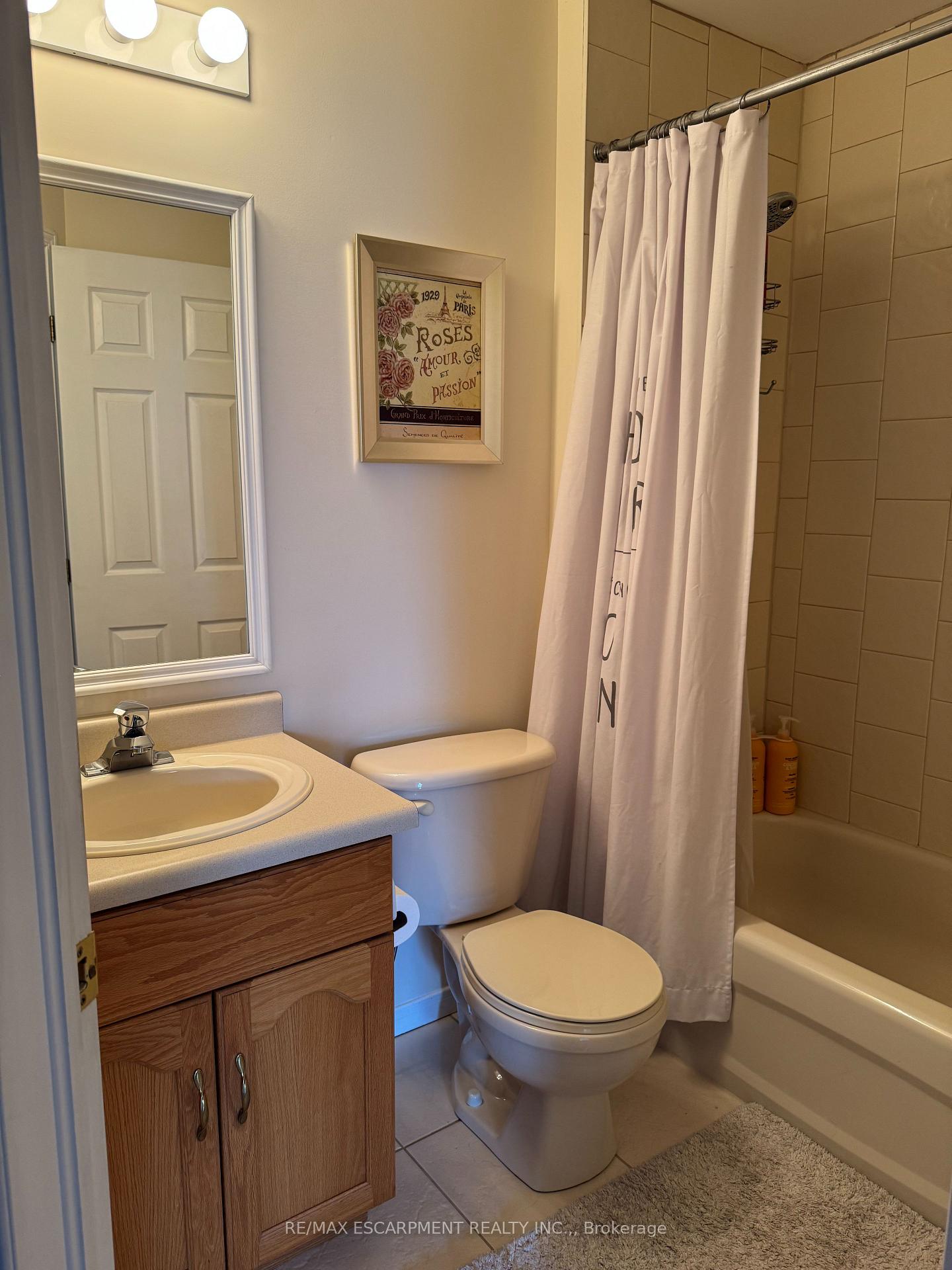 Photo 12 of 601 Southridge Drive, Hamilton, Mountview — HOMEH
