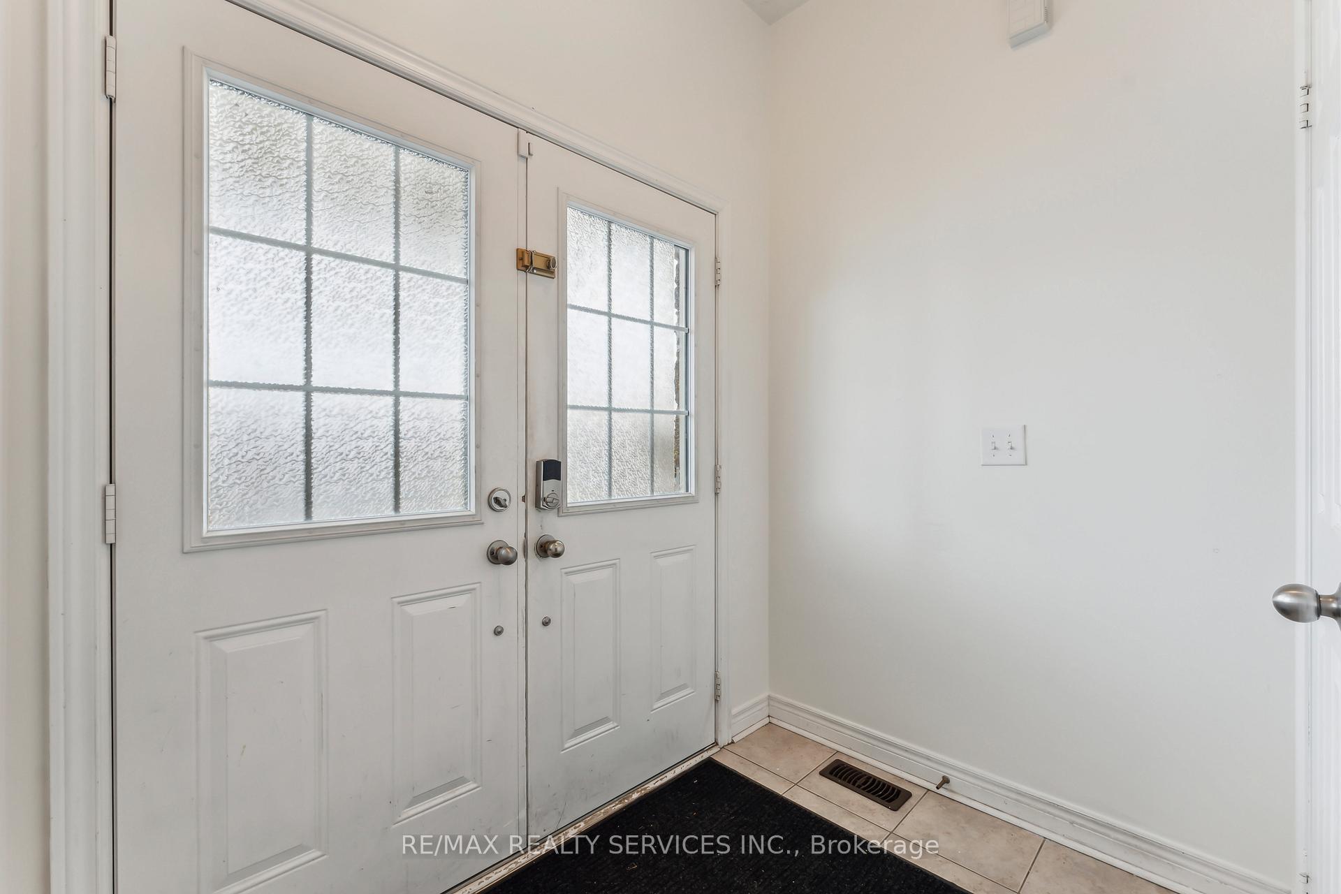 Photo 5 of 9716 Mclaughlin Road, Brampton, Fletcher's Creek Village — HOMEH